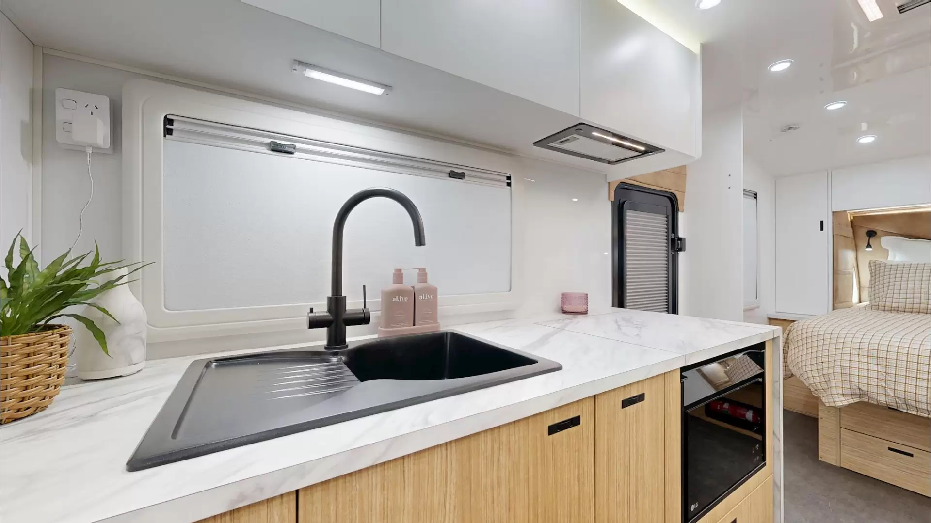 NEW 2026 VACATIONER CARAVANS ROUGH RIDER