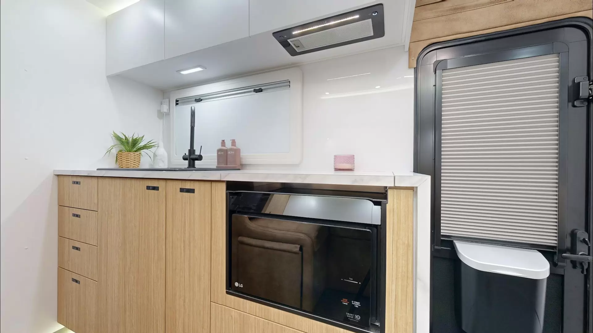 NEW 2026 VACATIONER CARAVANS ROUGH RIDER