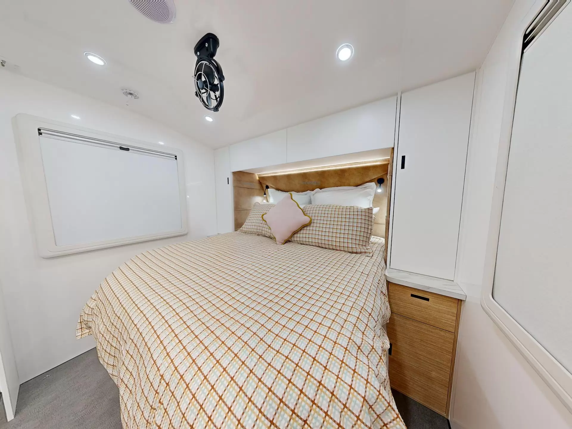 NEW 2026 VACATIONER CARAVANS ROUGH RIDER