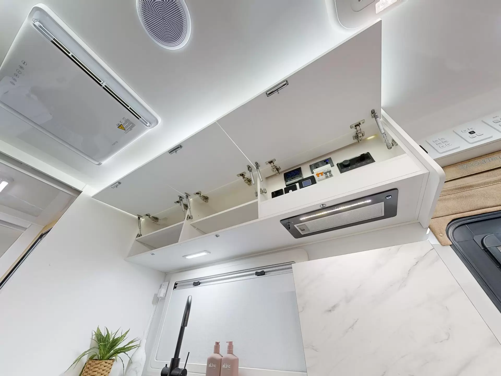 NEW 2026 VACATIONER CARAVANS ROUGH RIDER