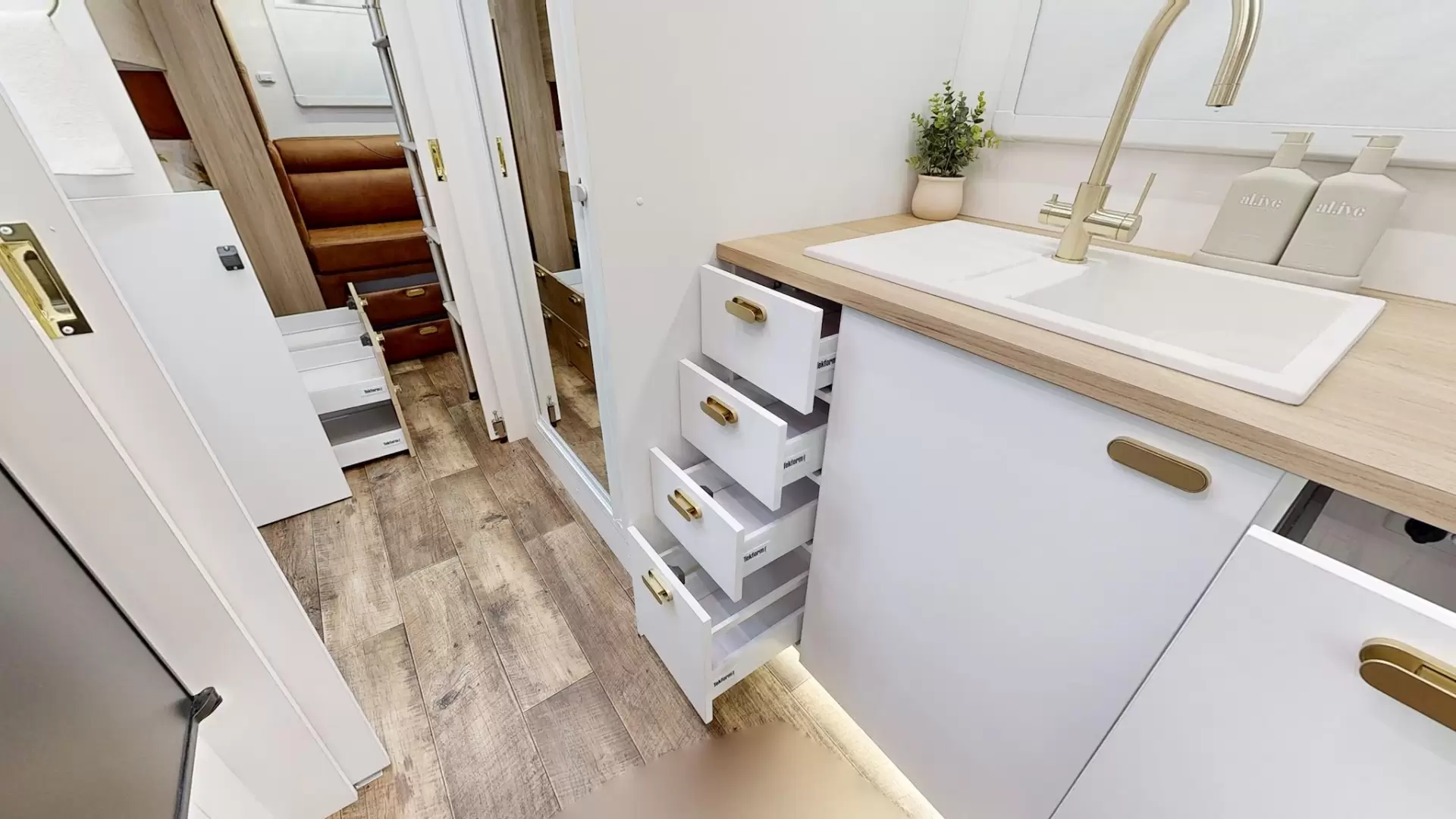 NEW 2026 VACATIONER CARAVANS ROUGH RIDER