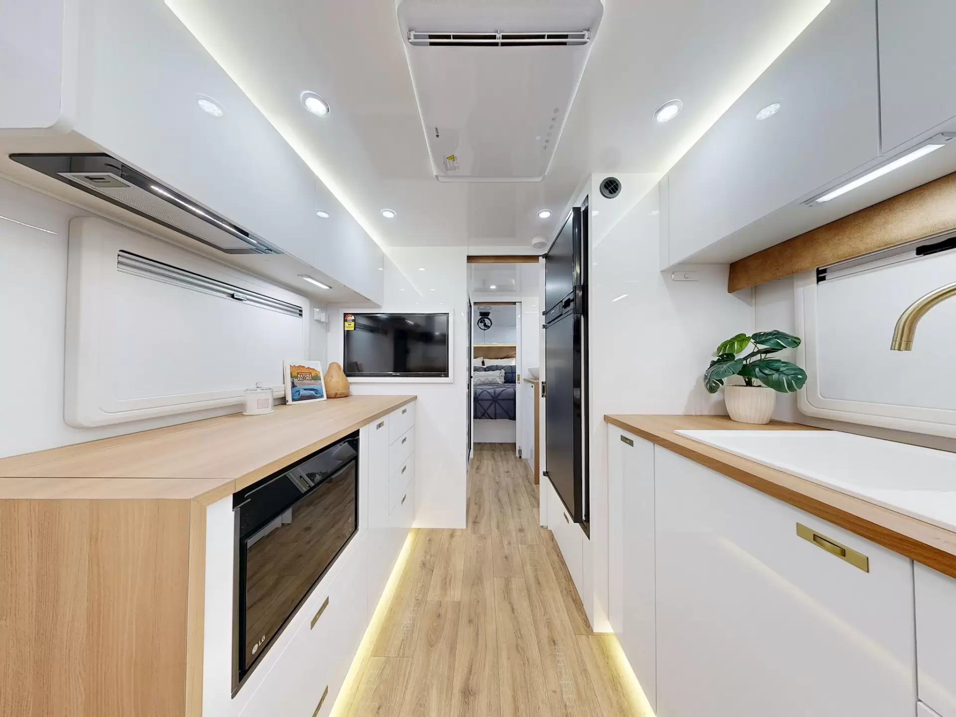 NEW 2026 VACATIONER CARAVANS ROUGH RIDER