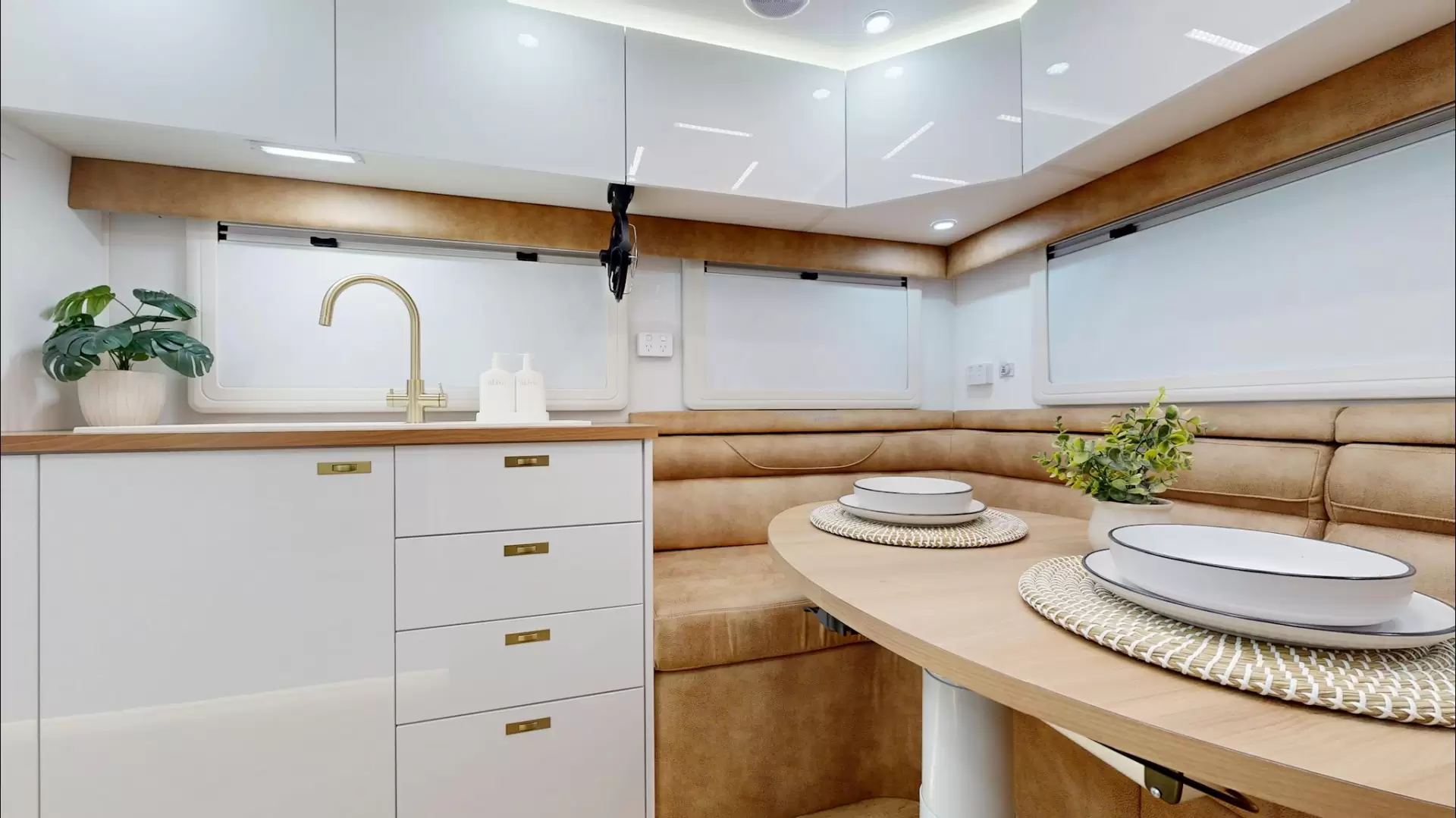 NEW 2026 VACATIONER CARAVANS ROUGH RIDER