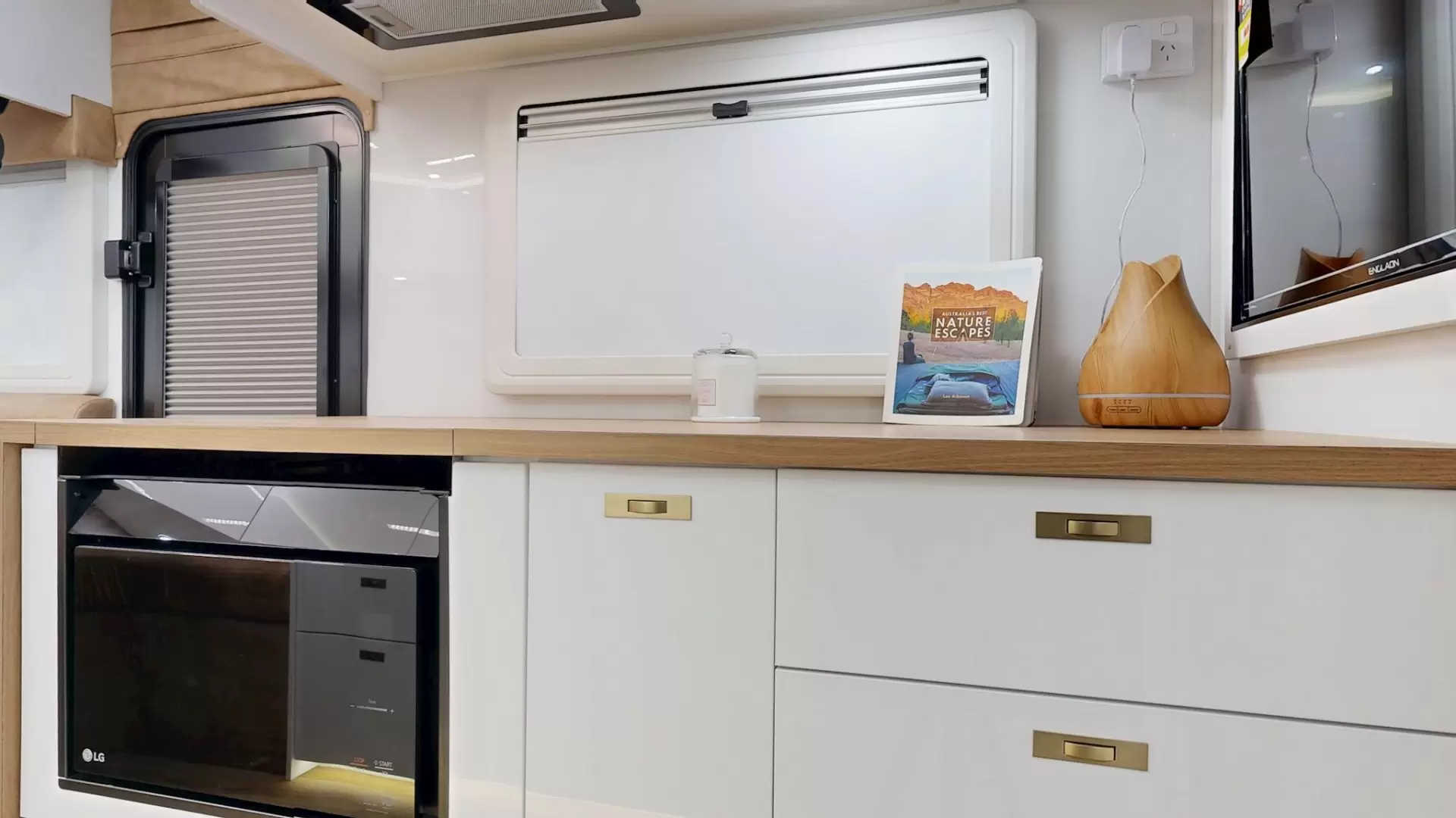 NEW 2026 VACATIONER CARAVANS ROUGH RIDER