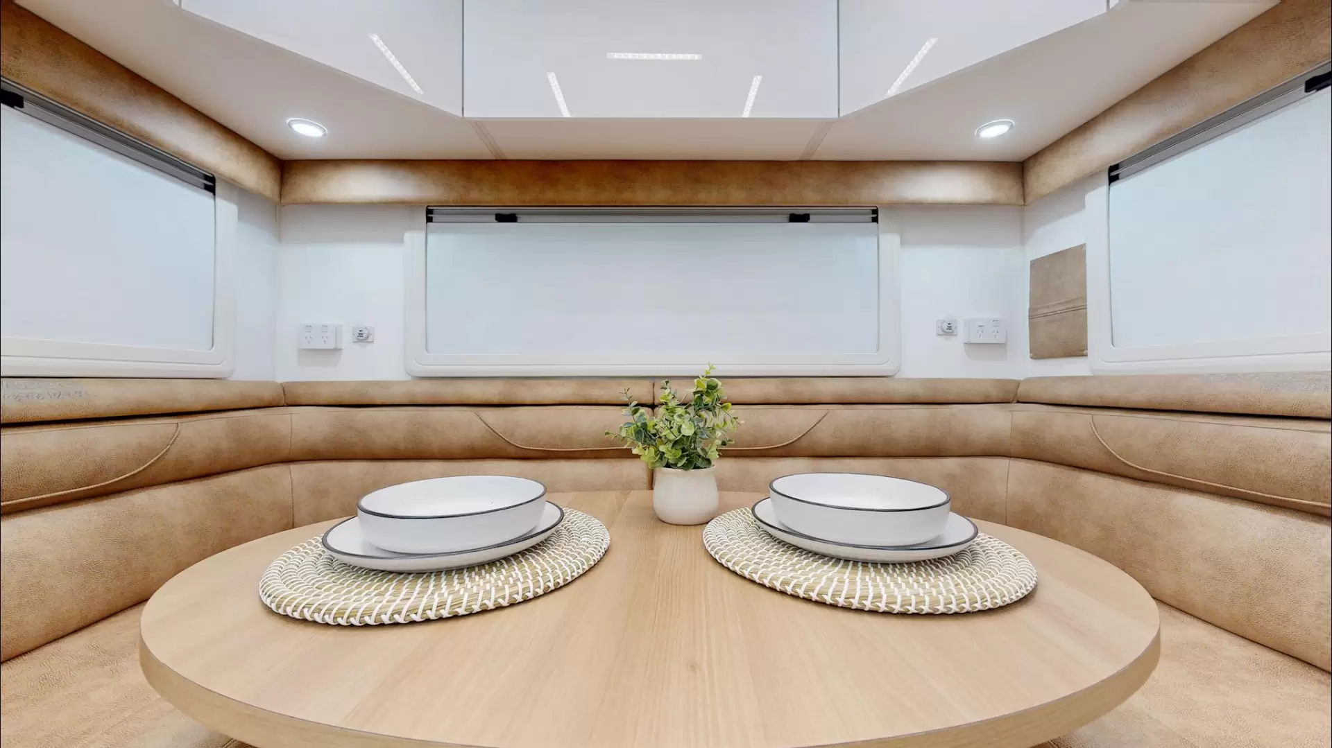 NEW 2026 VACATIONER CARAVANS ROUGH RIDER