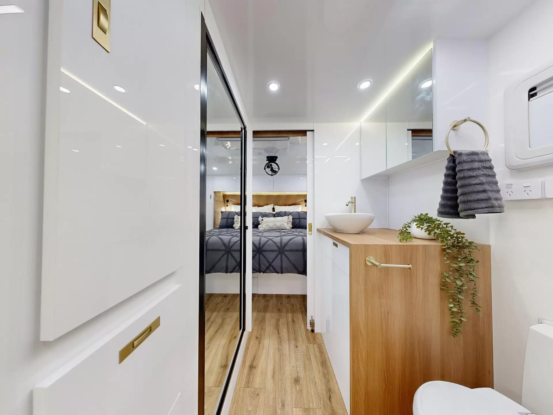 NEW 2026 VACATIONER CARAVANS ROUGH RIDER