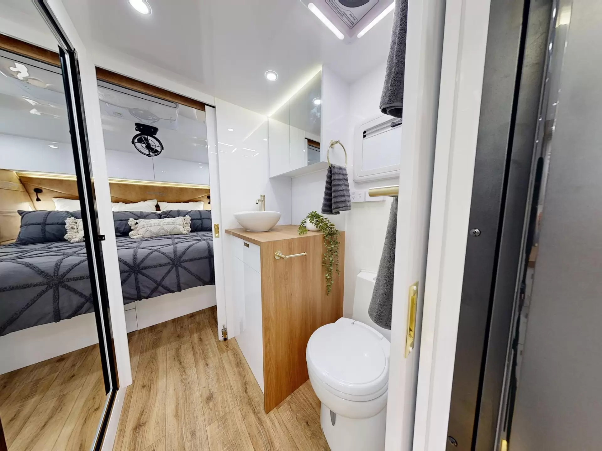 NEW 2026 VACATIONER CARAVANS ROUGH RIDER