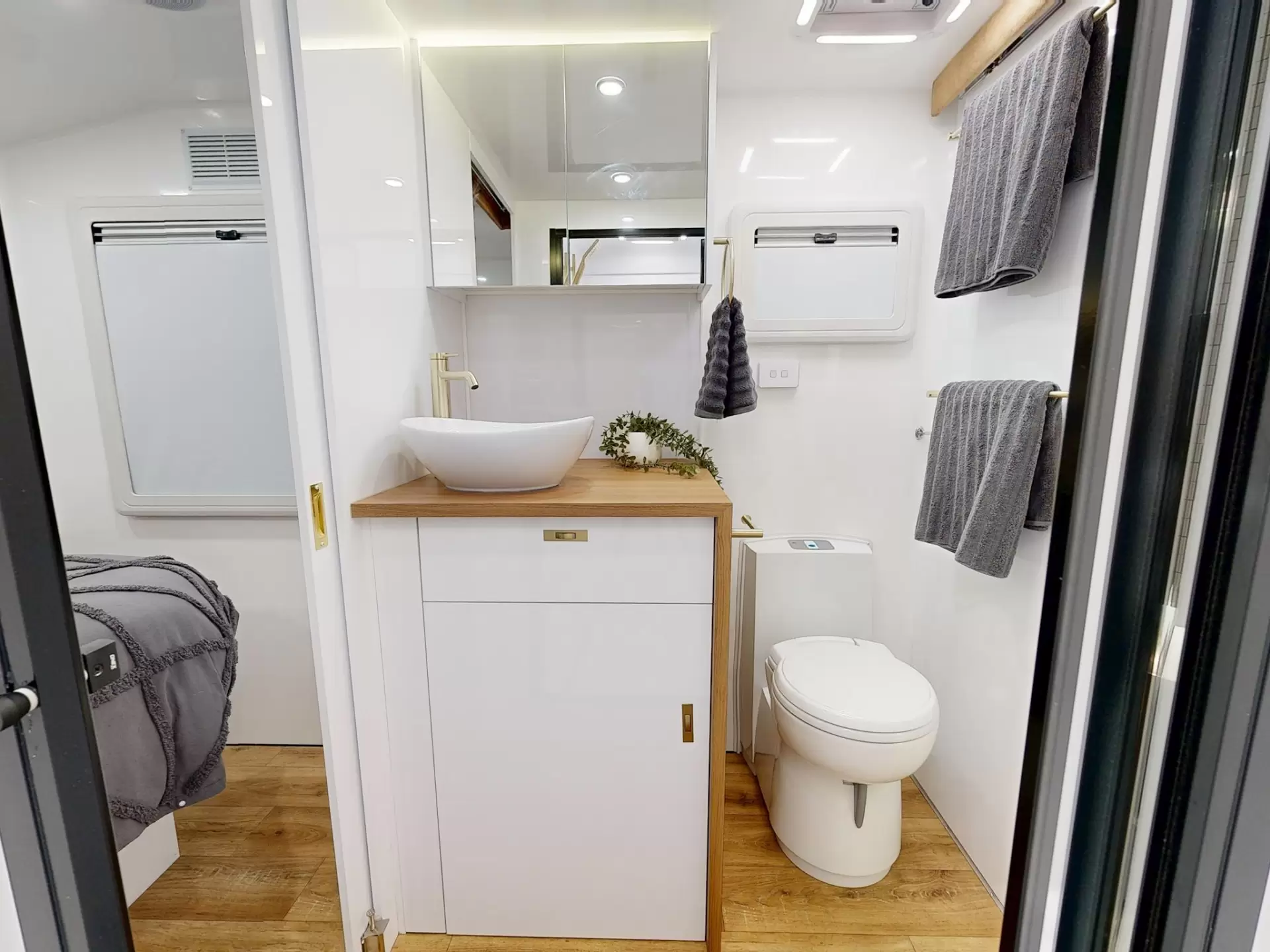 NEW 2026 VACATIONER CARAVANS ROUGH RIDER