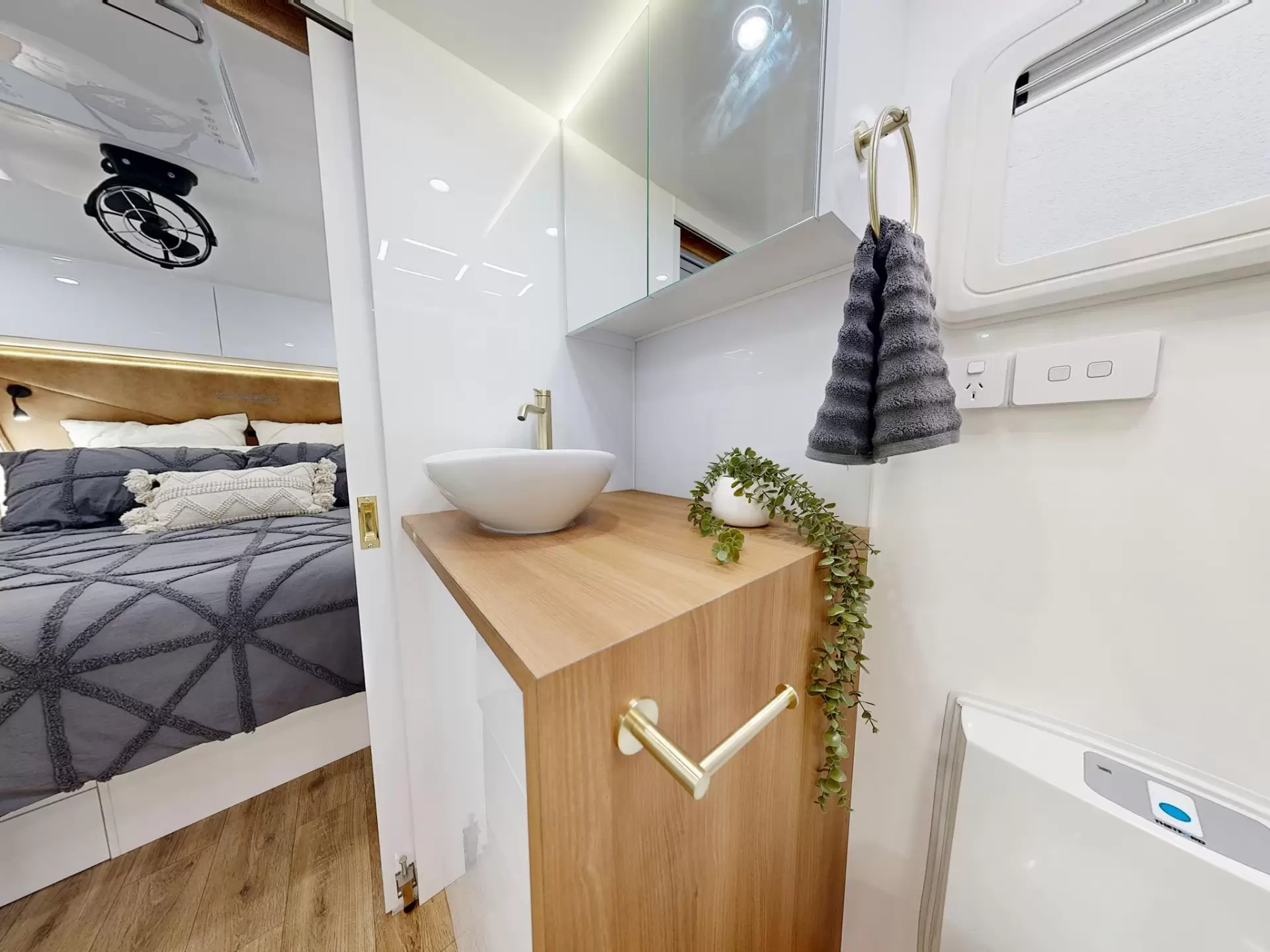 NEW 2026 VACATIONER CARAVANS ROUGH RIDER