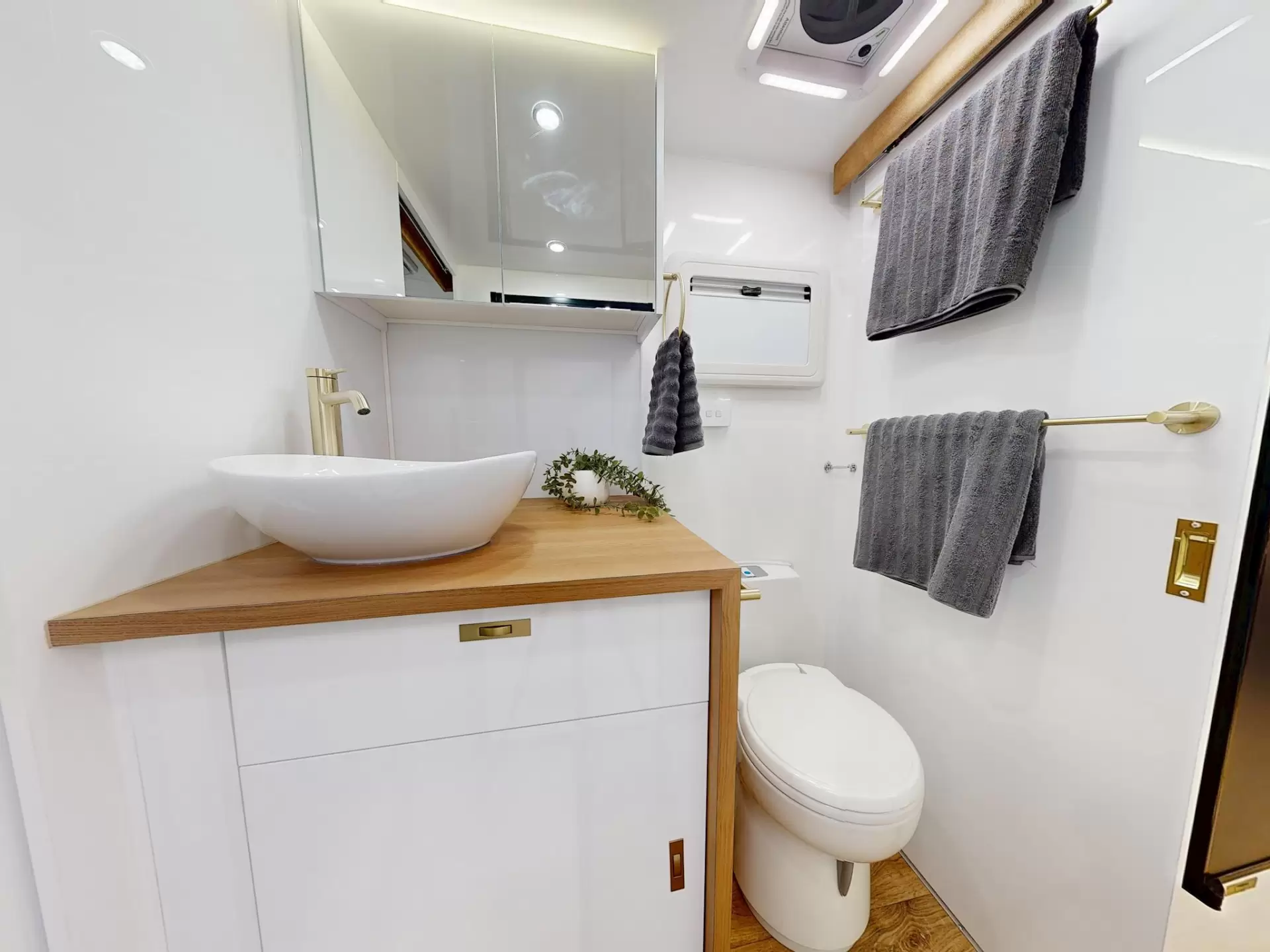 NEW 2026 VACATIONER CARAVANS ROUGH RIDER