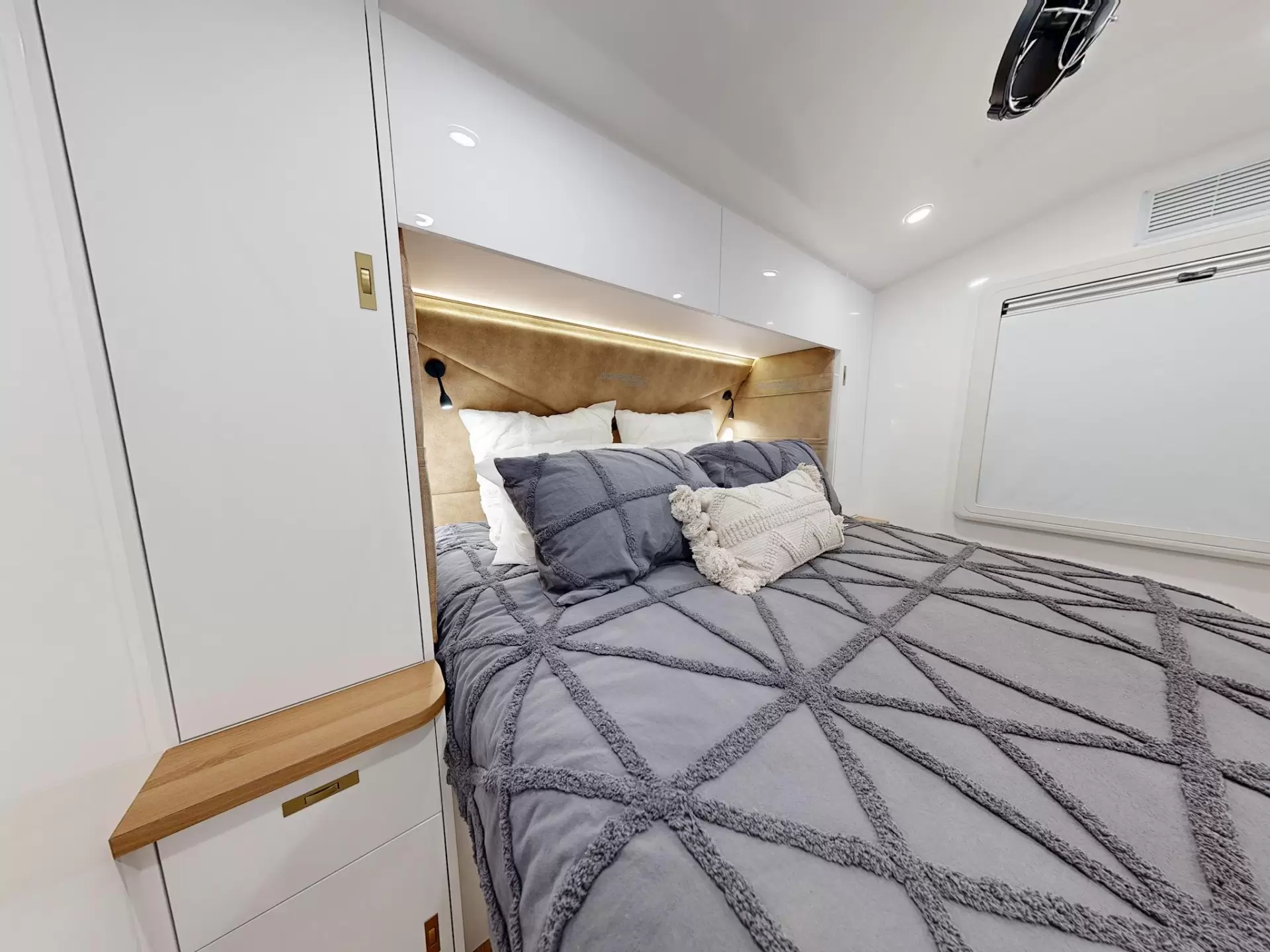 NEW 2026 VACATIONER CARAVANS ROUGH RIDER