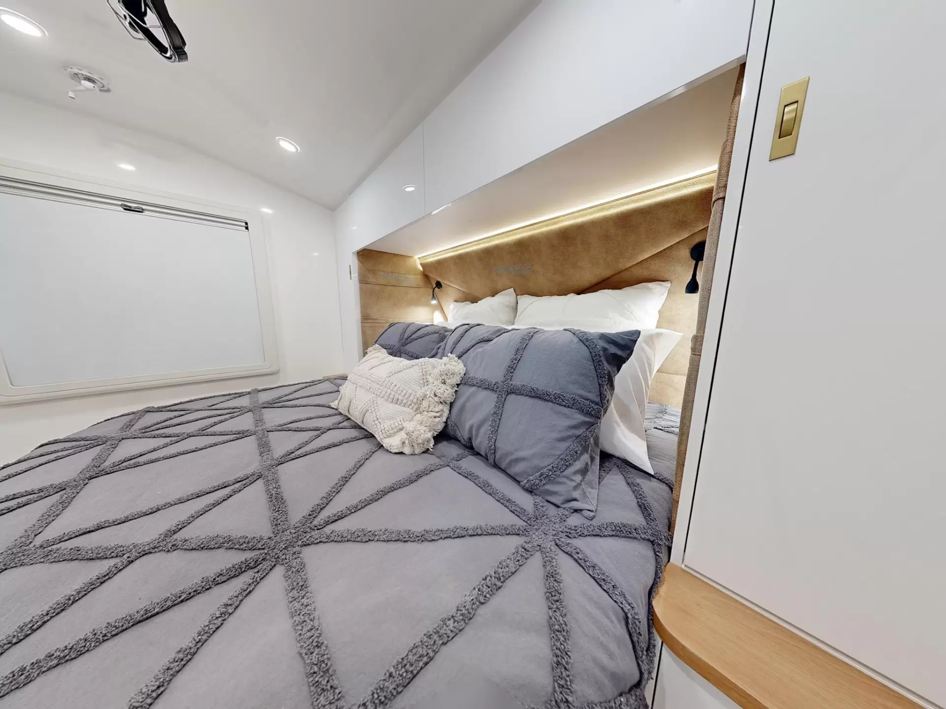 NEW 2026 VACATIONER CARAVANS ROUGH RIDER