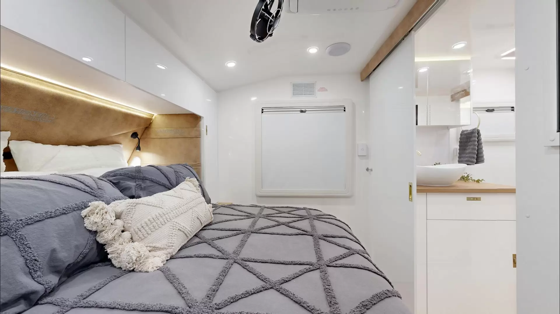 NEW 2026 VACATIONER CARAVANS ROUGH RIDER