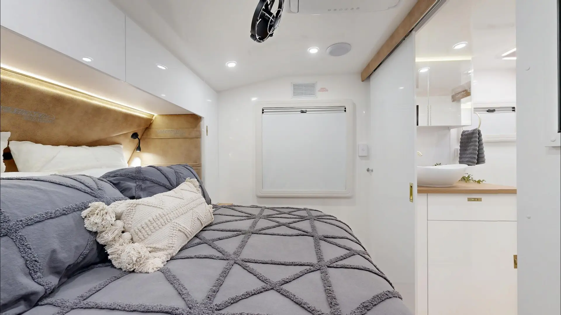 NEW 2026 VACATIONER CARAVANS ROUGH RIDER