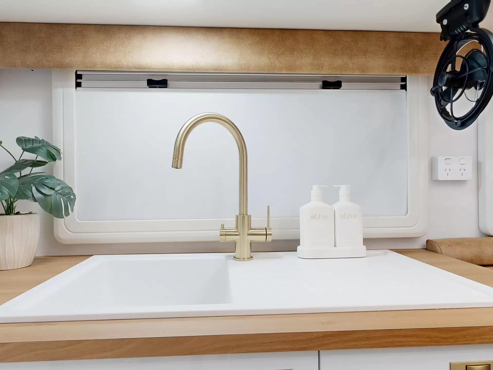 NEW 2026 VACATIONER CARAVANS ROUGH RIDER