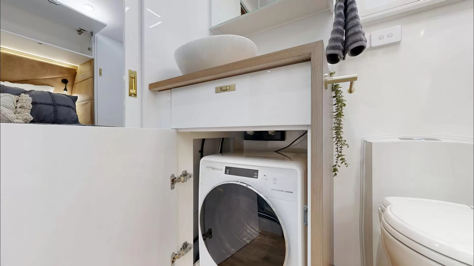 NEW 2026 VACATIONER CARAVANS ROUGH RIDER