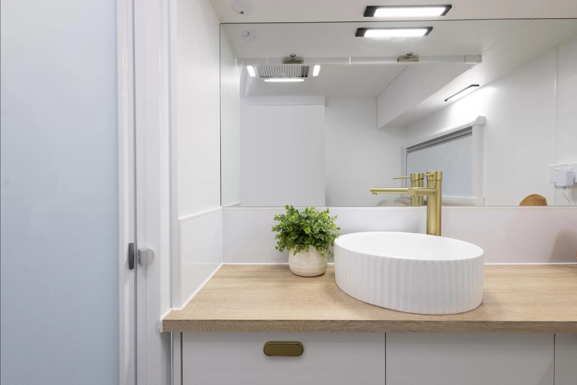 NEW 2025 RADIANT CARAVANS OUTBACK caravan