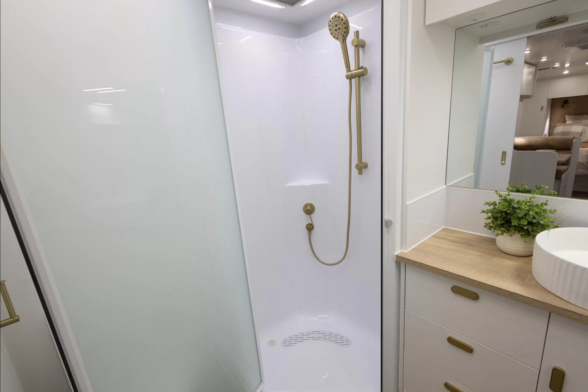 NEW 2025 RADIANT CARAVANS OUTBACK caravan