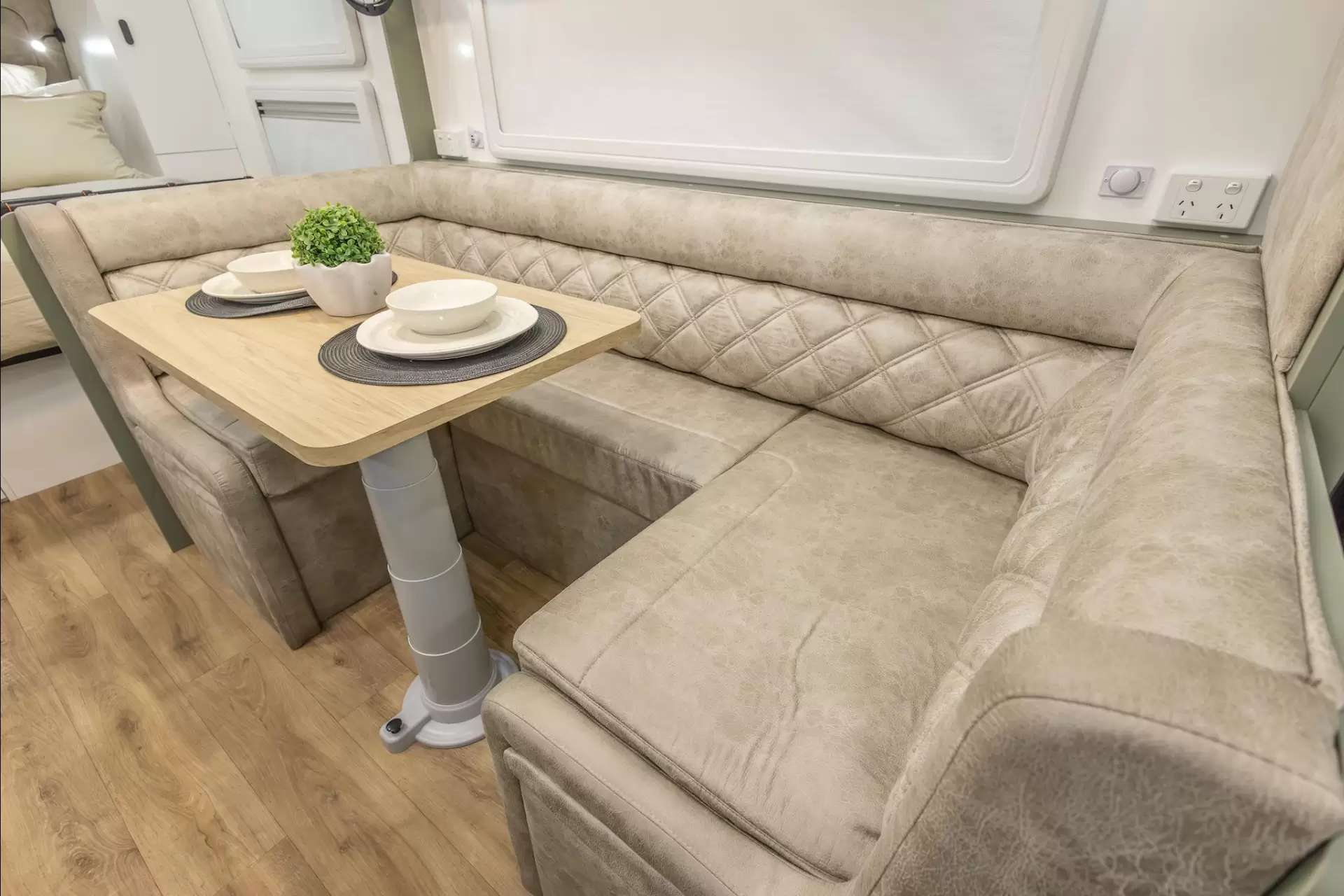 NEW 2025 VACATIONER CARAVANS WRAITH