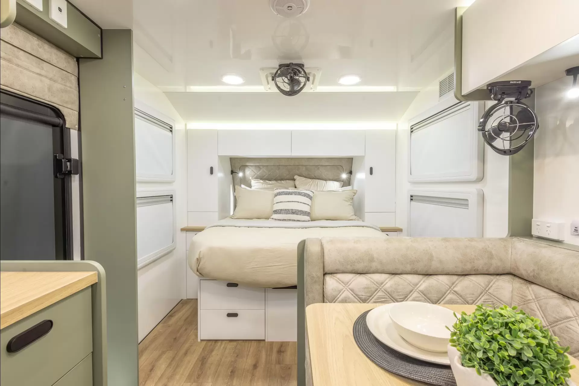 NEW 2025 VACATIONER CARAVANS WRAITH