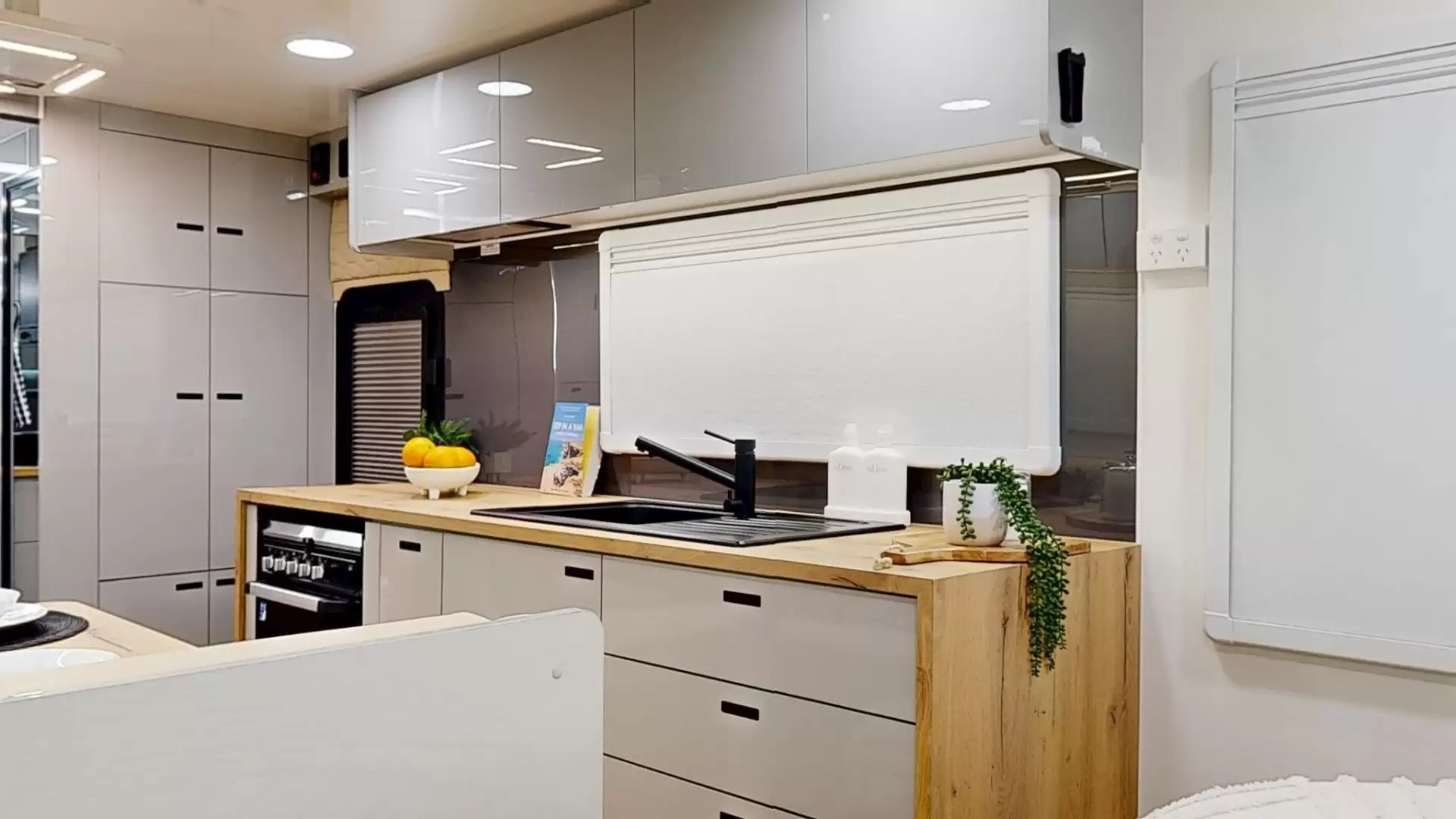 NEW 2026 VACATIONER CARAVANS ENDURA