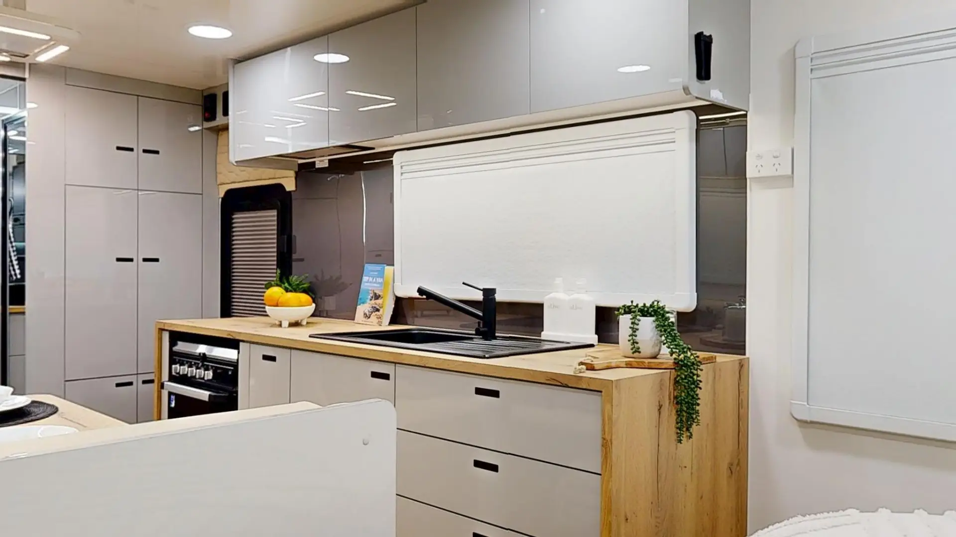 NEW 2026 VACATIONER CARAVANS ENDURA