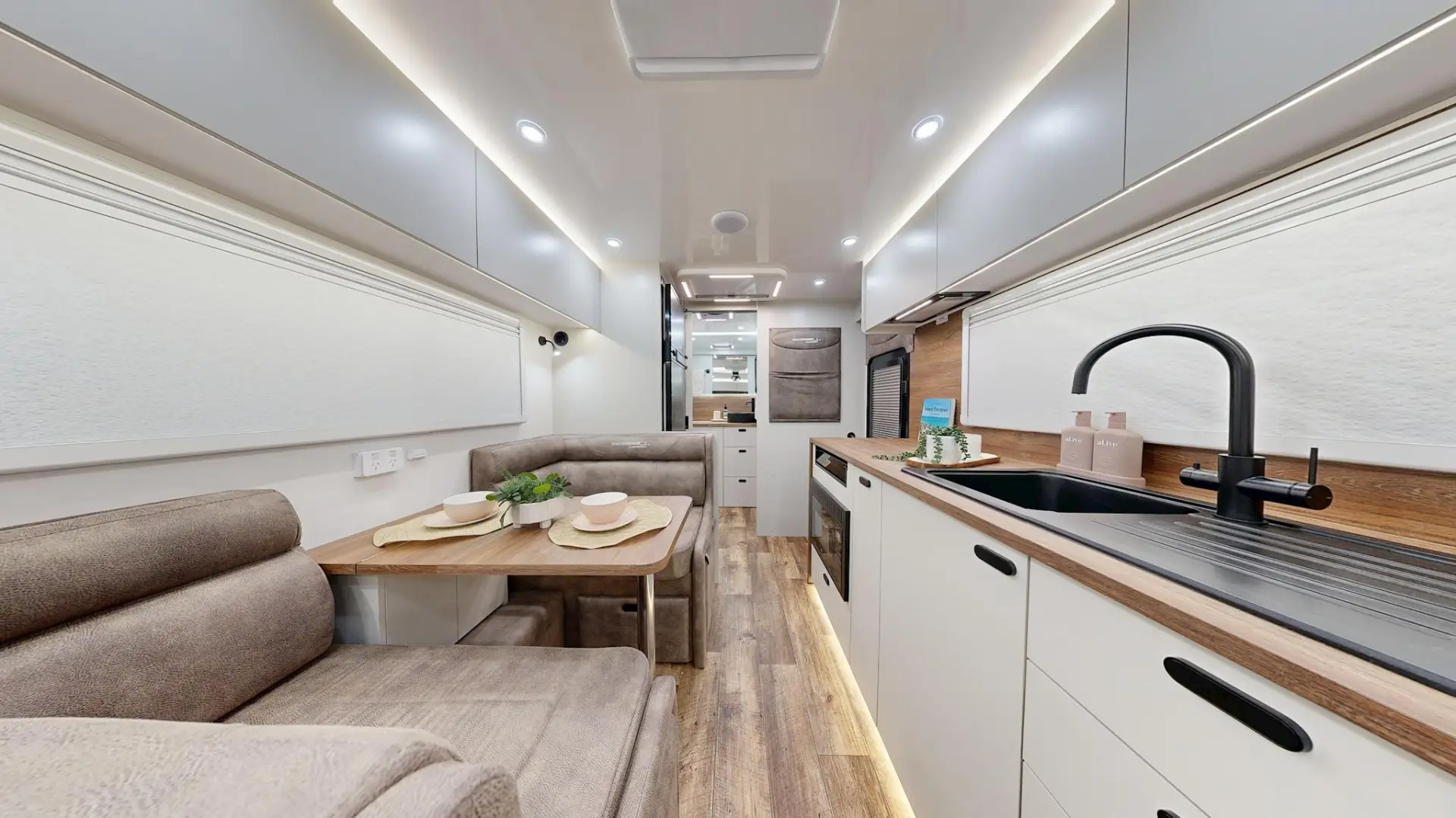 NEW 2026 VACATIONER CARAVANS ROUGH RIDER