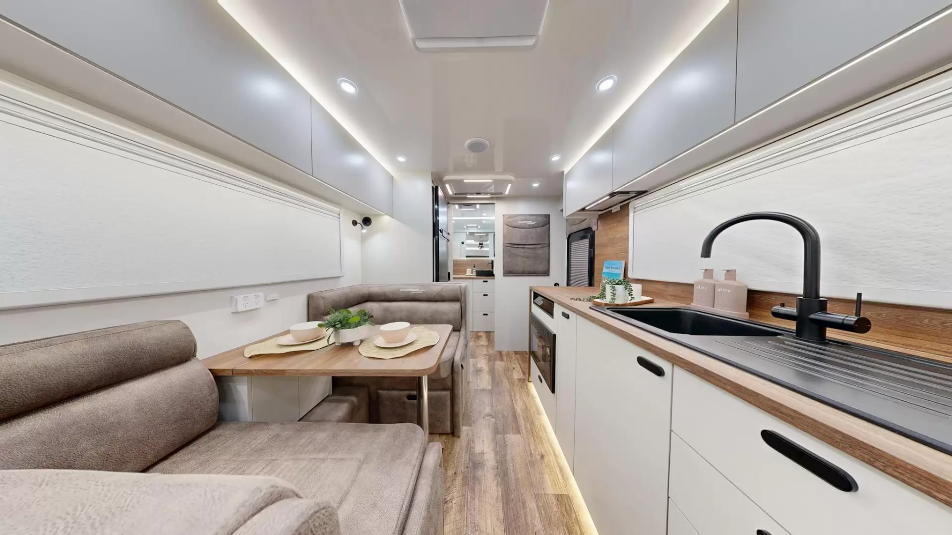 NEW 2026 VACATIONER CARAVANS ROUGH RIDER