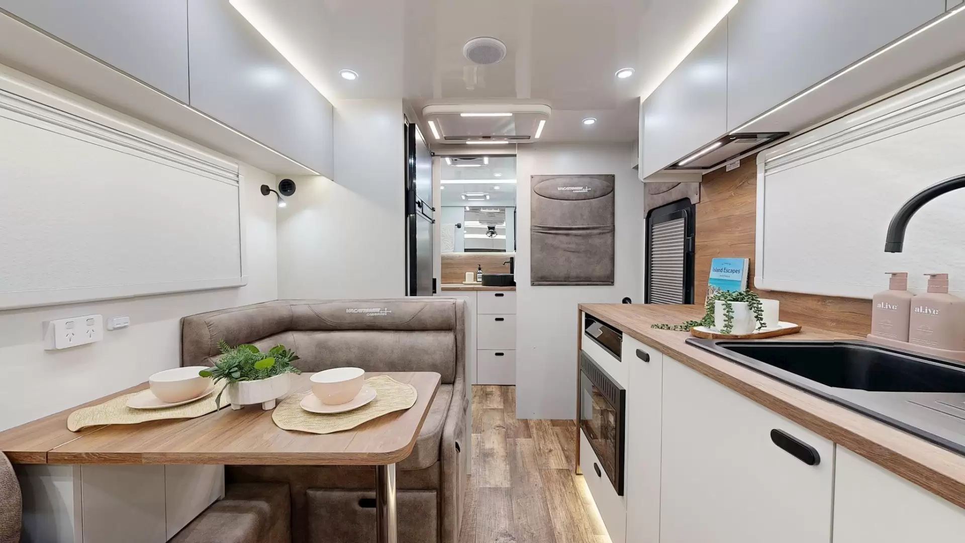 NEW 2026 VACATIONER CARAVANS ROUGH RIDER