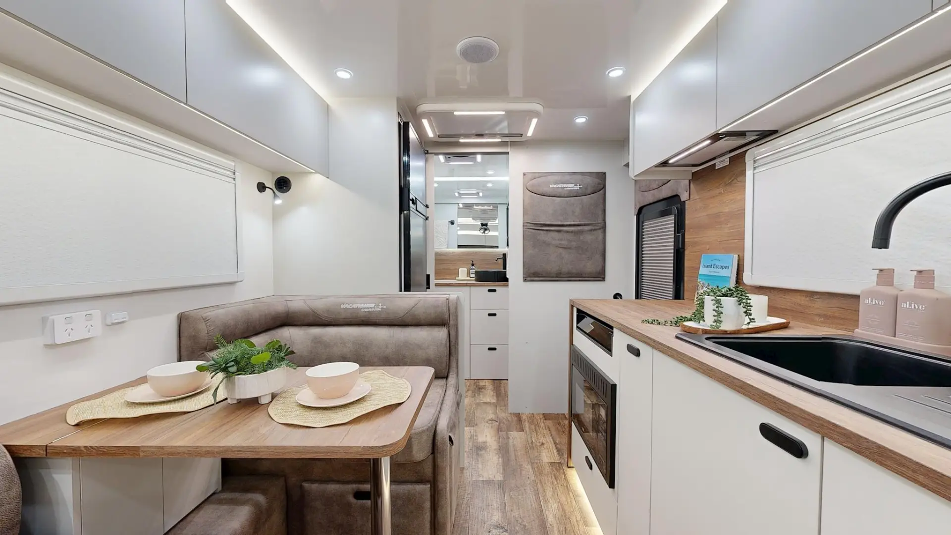 NEW 2026 VACATIONER CARAVANS ROUGH RIDER