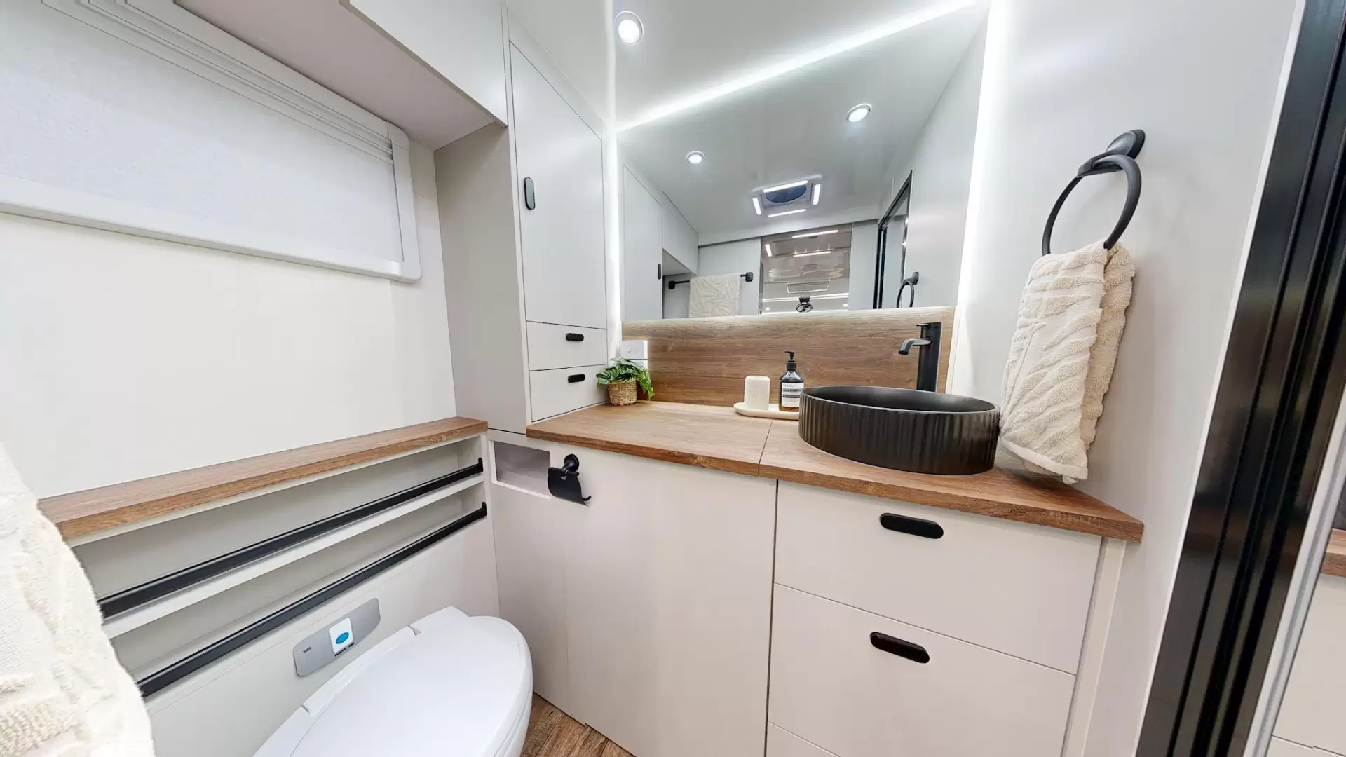 NEW 2026 VACATIONER CARAVANS ROUGH RIDER