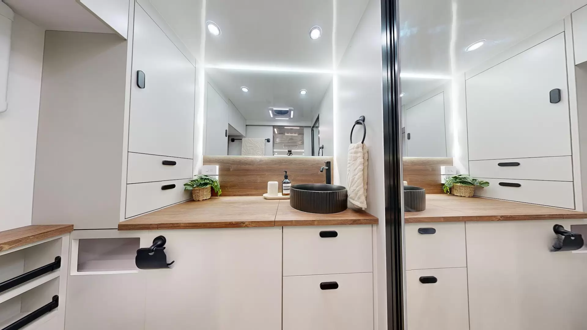 NEW 2026 VACATIONER CARAVANS ROUGH RIDER