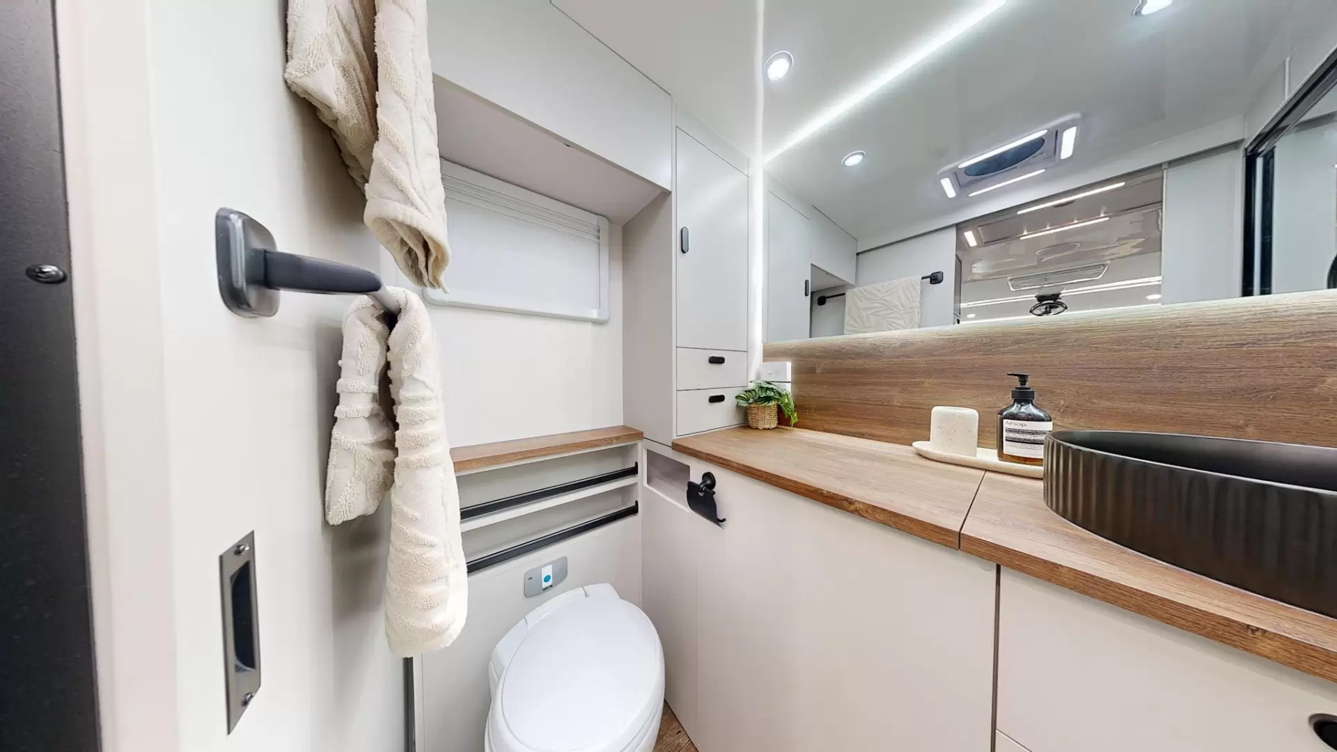 NEW 2026 VACATIONER CARAVANS ROUGH RIDER