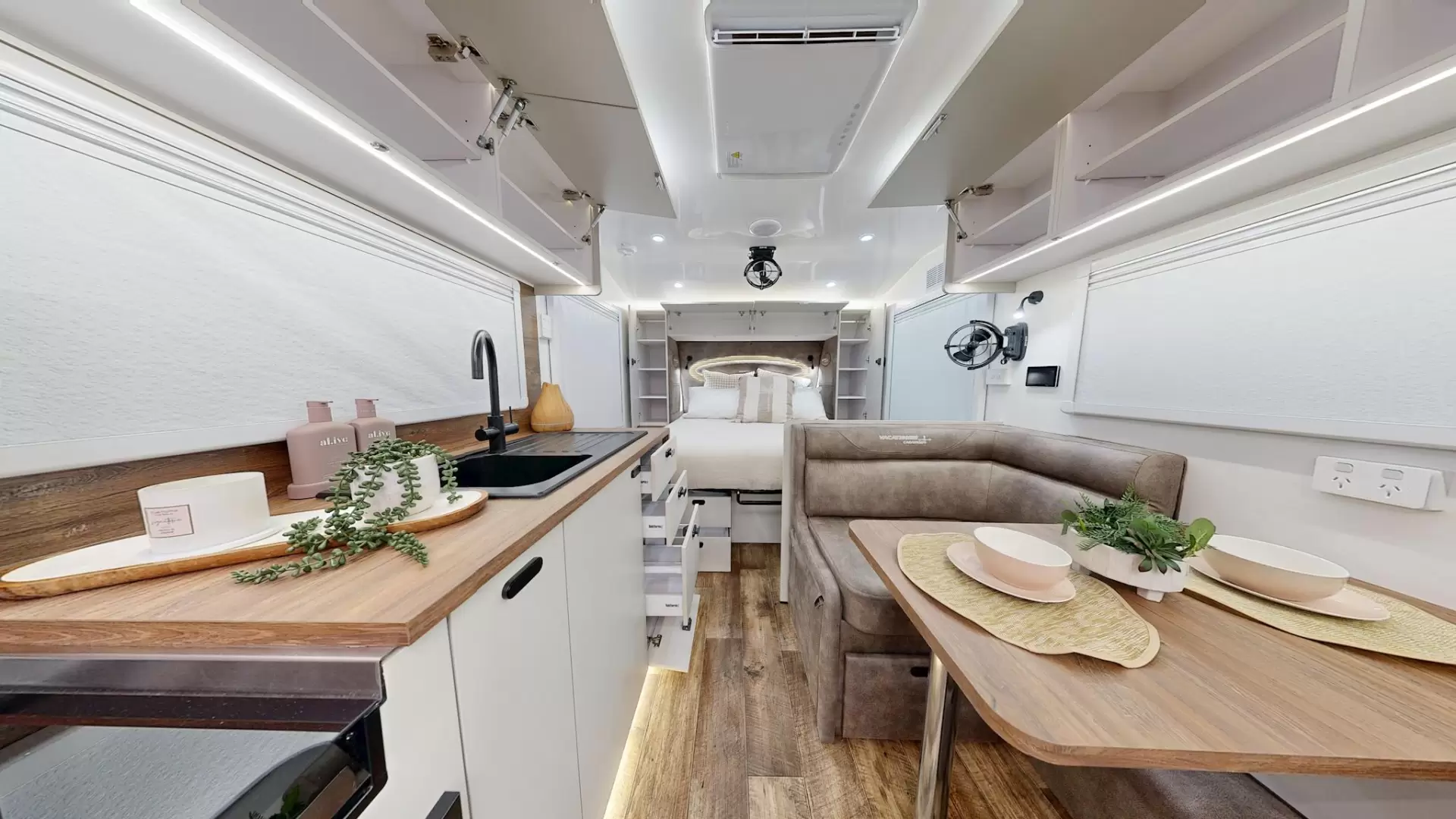 NEW 2026 VACATIONER CARAVANS ROUGH RIDER