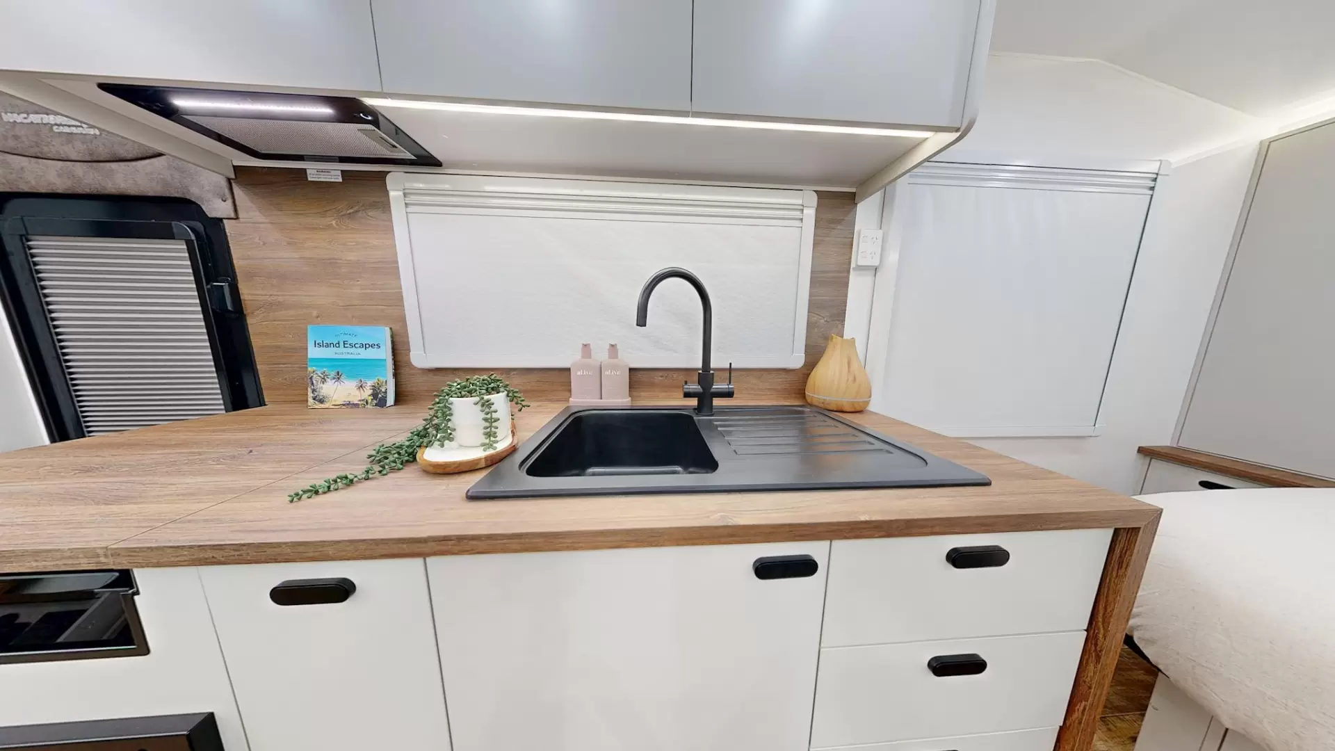 NEW 2026 VACATIONER CARAVANS ROUGH RIDER