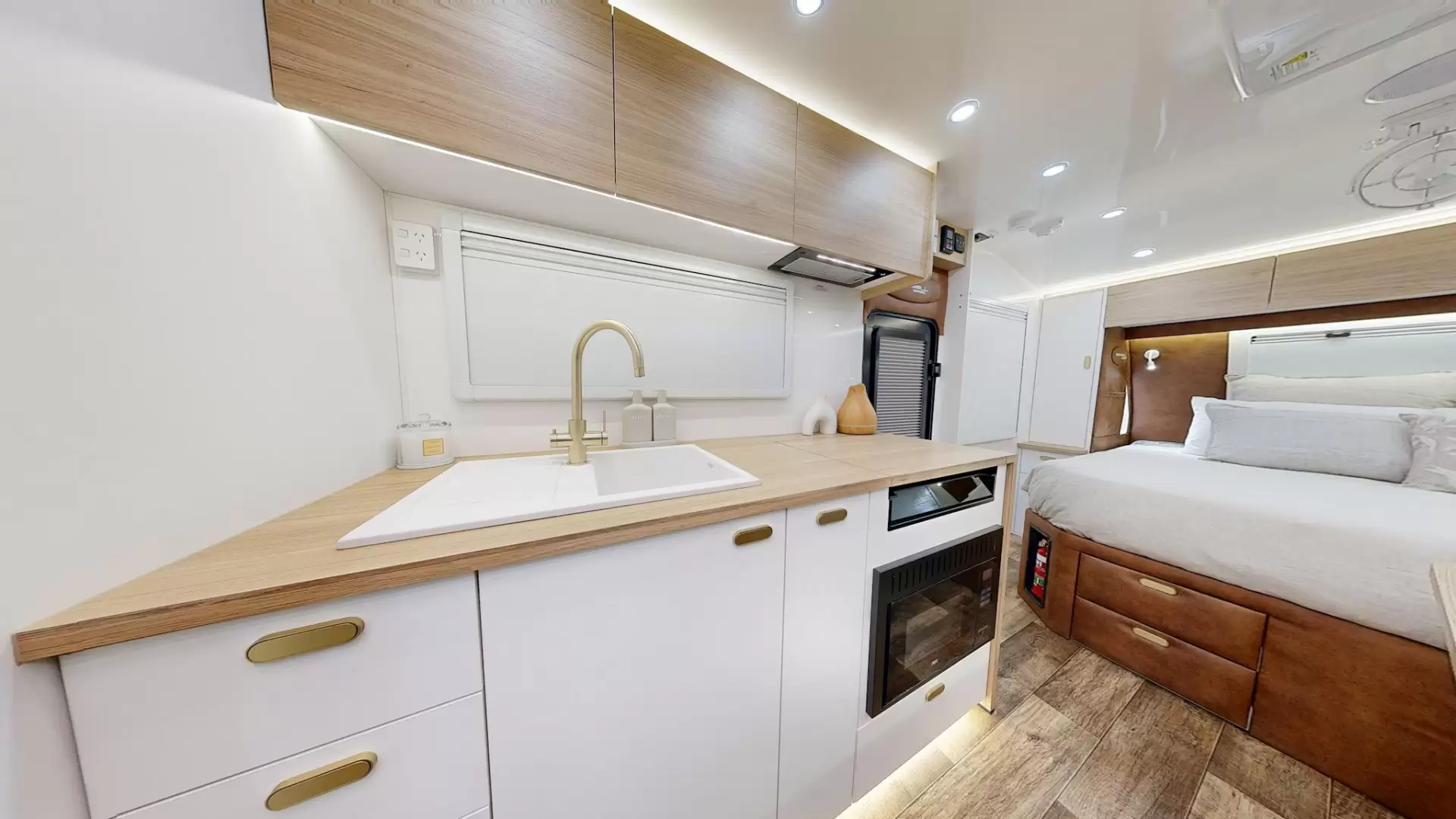 NEW 2026 VACATIONER CARAVANS ROUGH RIDER