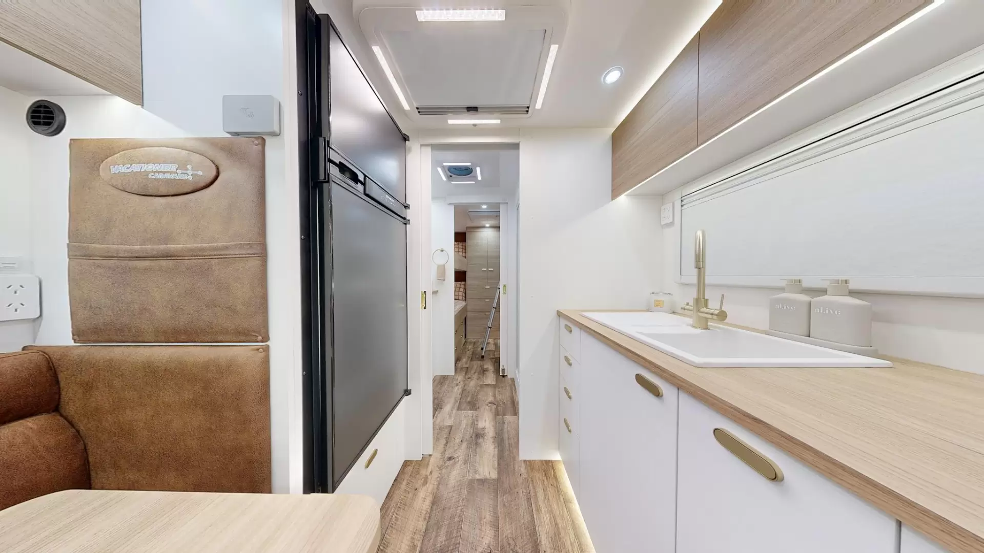 NEW 2026 VACATIONER CARAVANS ROUGH RIDER