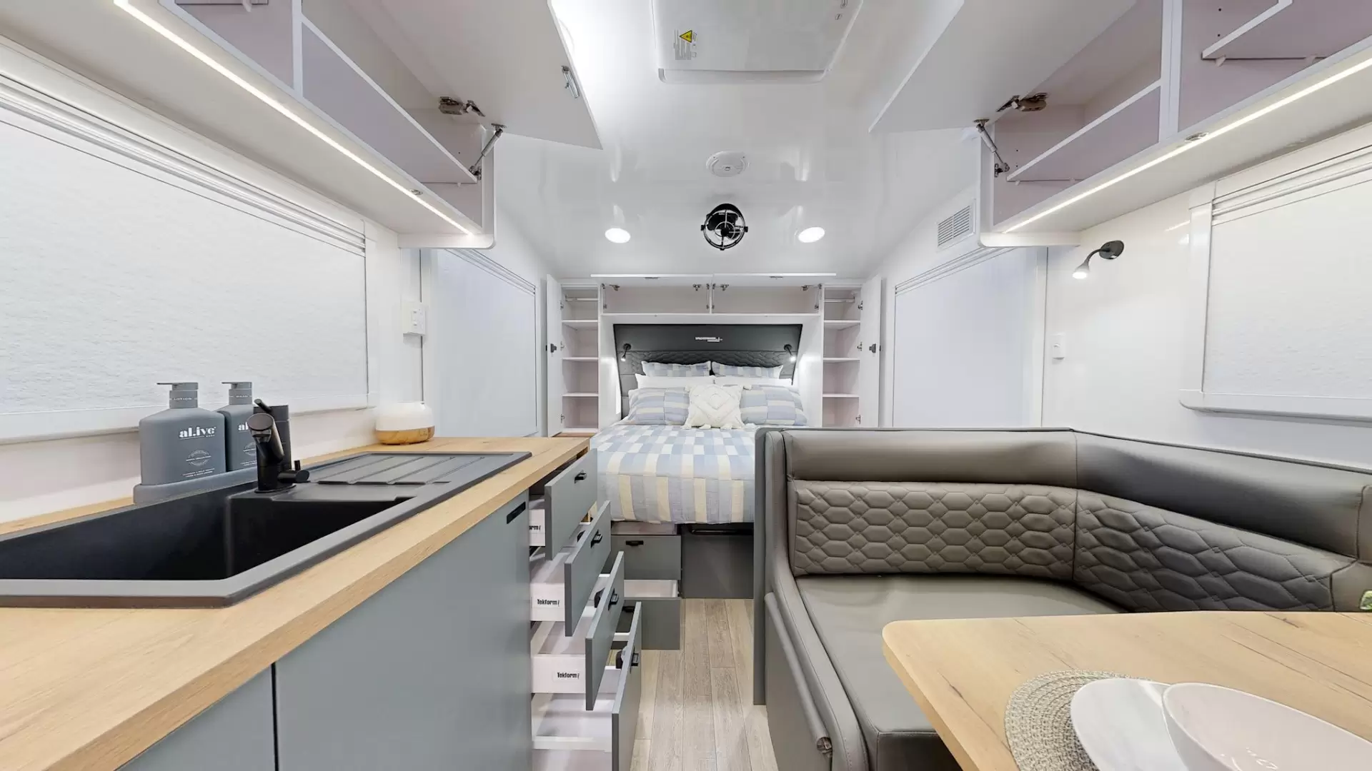 NEW 2026 VACATIONER CARAVANS ENDURA