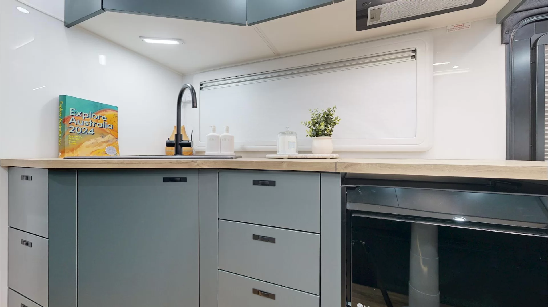 USED 2025 VACATIONER CARAVANS ROUGH RIDER caravan