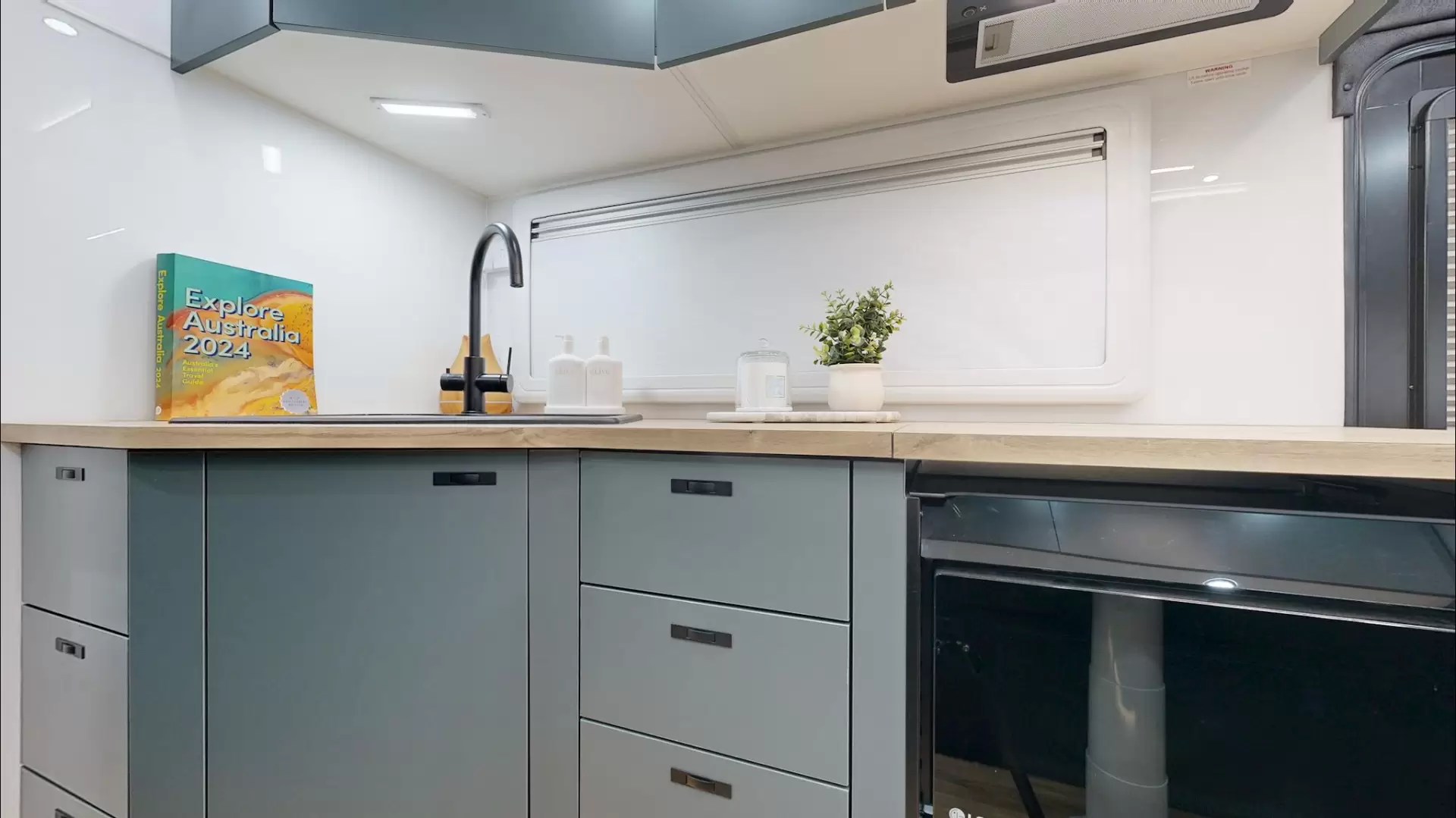 USED 2025 VACATIONER CARAVANS ROUGH RIDER