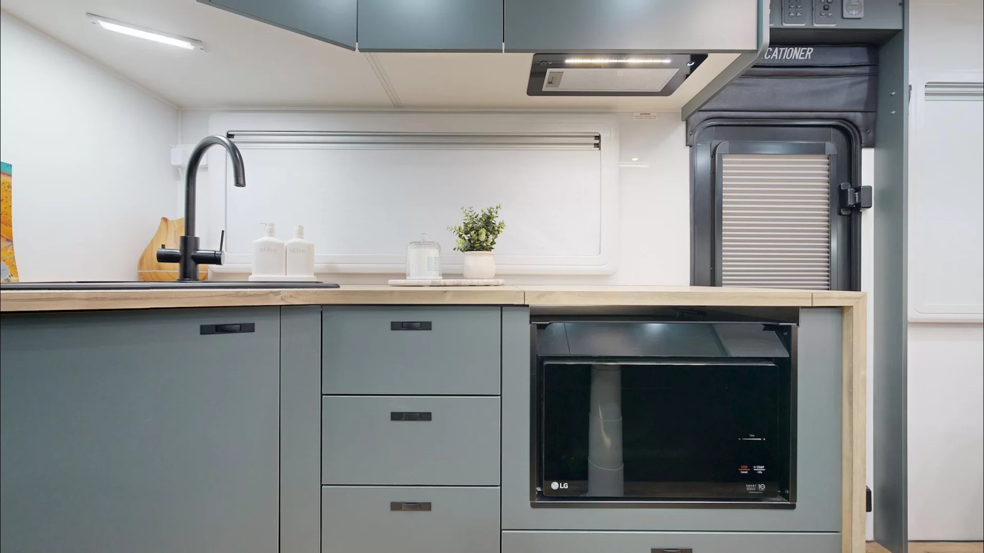 USED 2025 VACATIONER CARAVANS ROUGH RIDER caravan