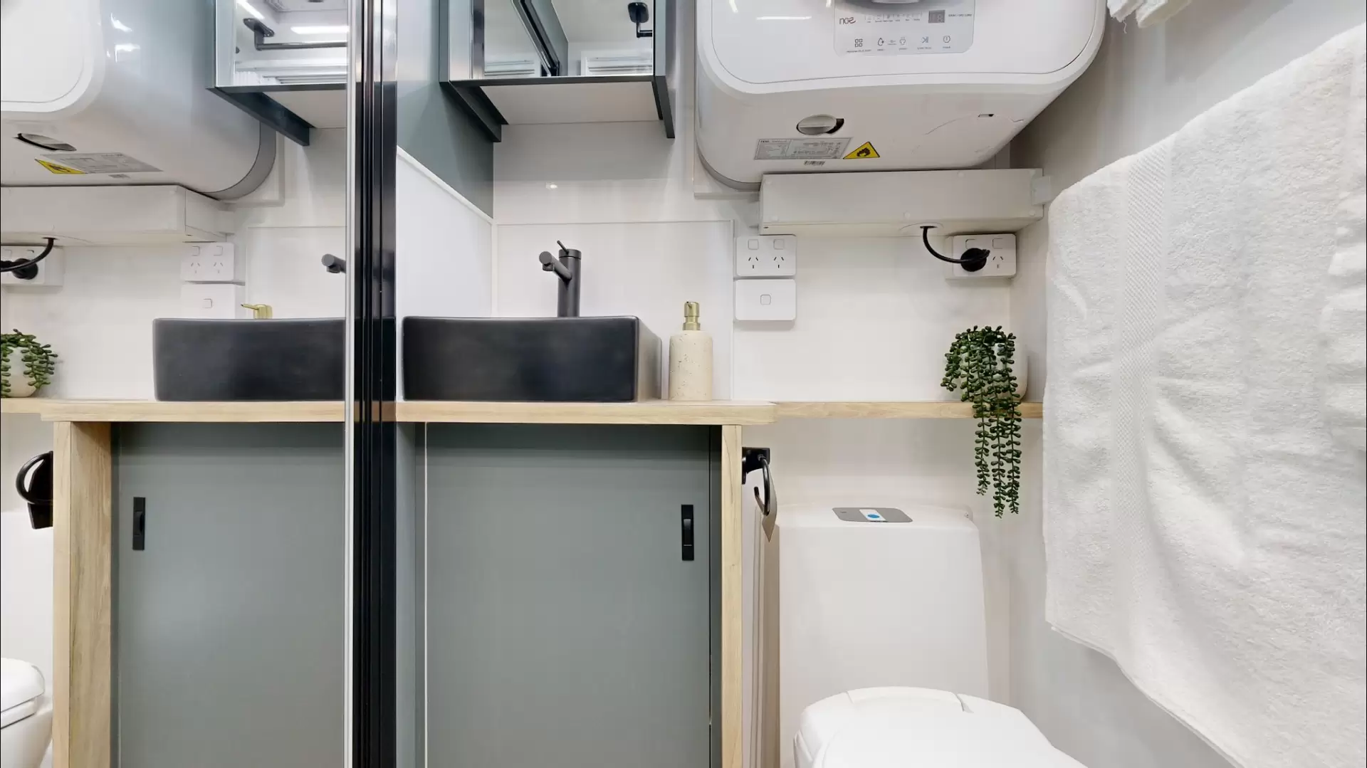 USED 2025 VACATIONER CARAVANS ROUGH RIDER