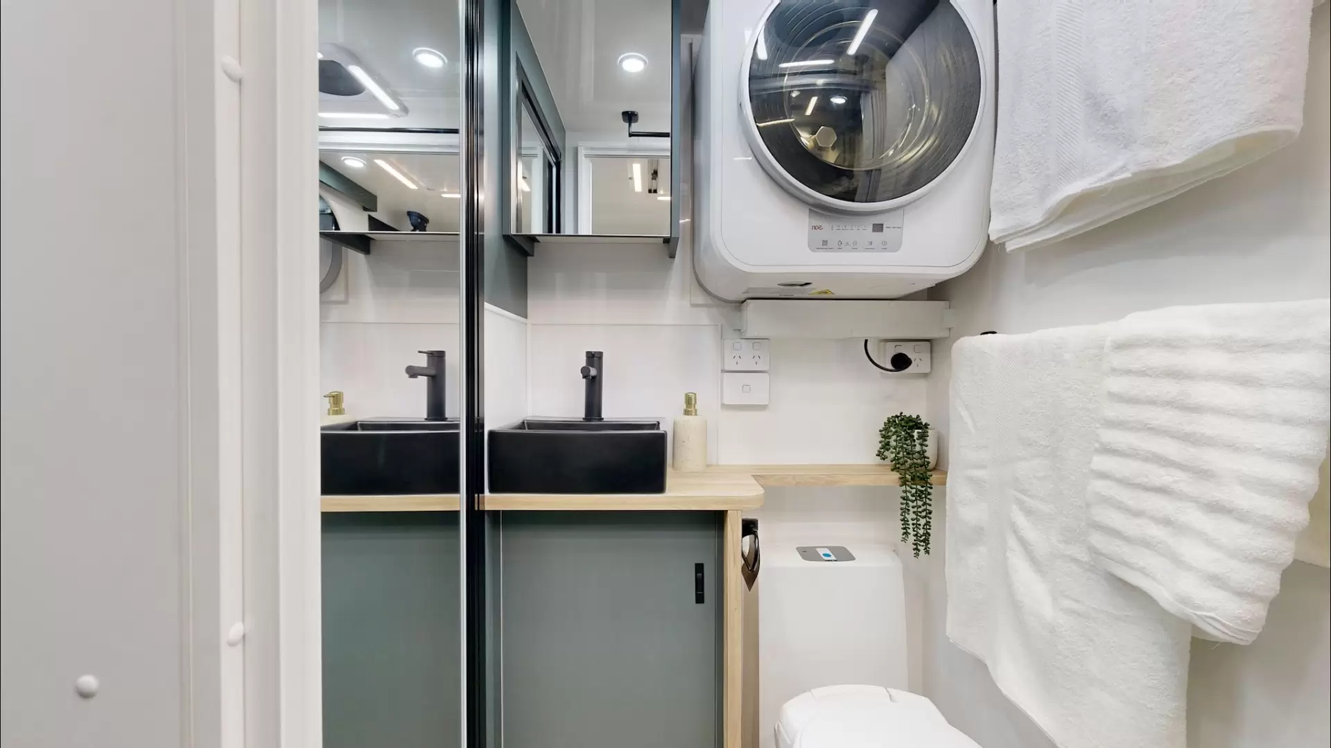 USED 2025 VACATIONER CARAVANS ROUGH RIDER