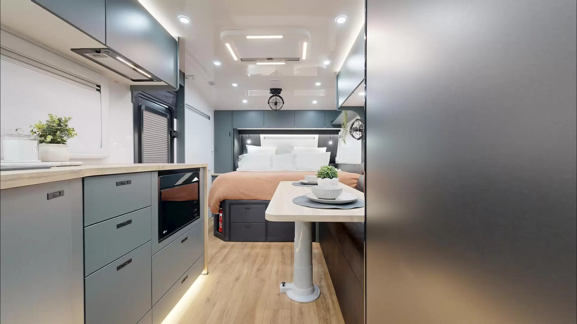 USED 2025 VACATIONER CARAVANS ROUGH RIDER