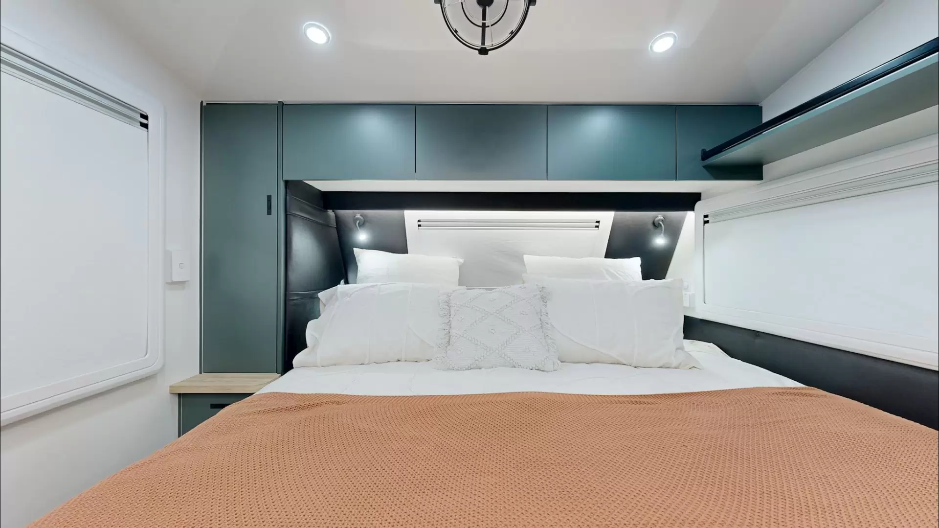 USED 2025 VACATIONER CARAVANS ROUGH RIDER