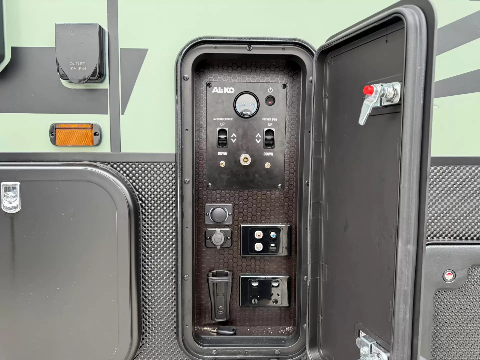 USED 2025 VACATIONER CARAVANS ROUGH RIDER