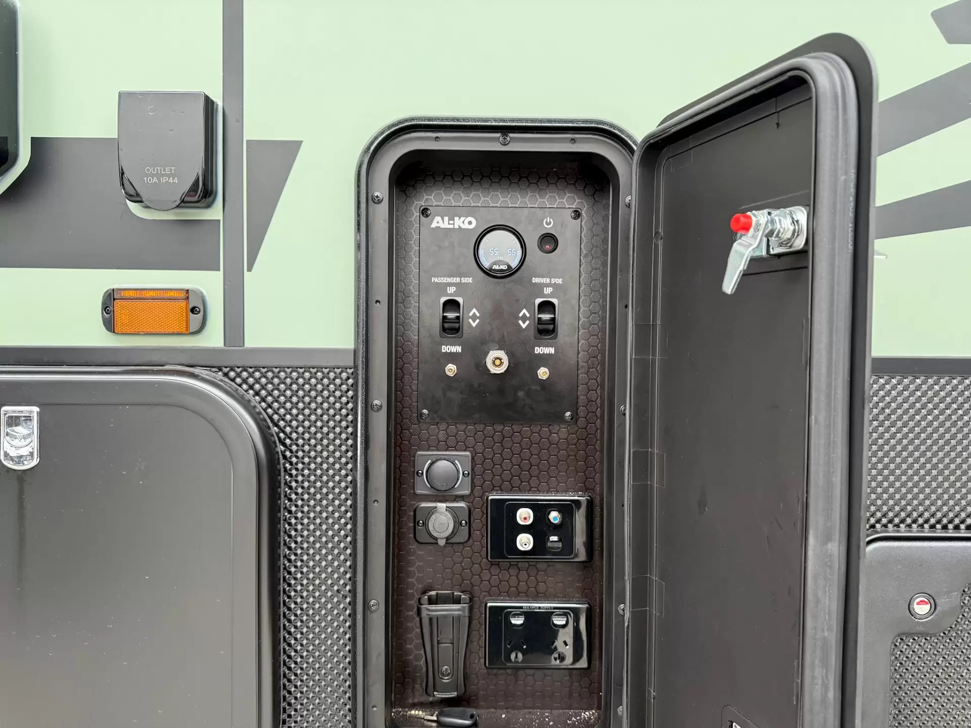 USED 2025 VACATIONER CARAVANS ROUGH RIDER