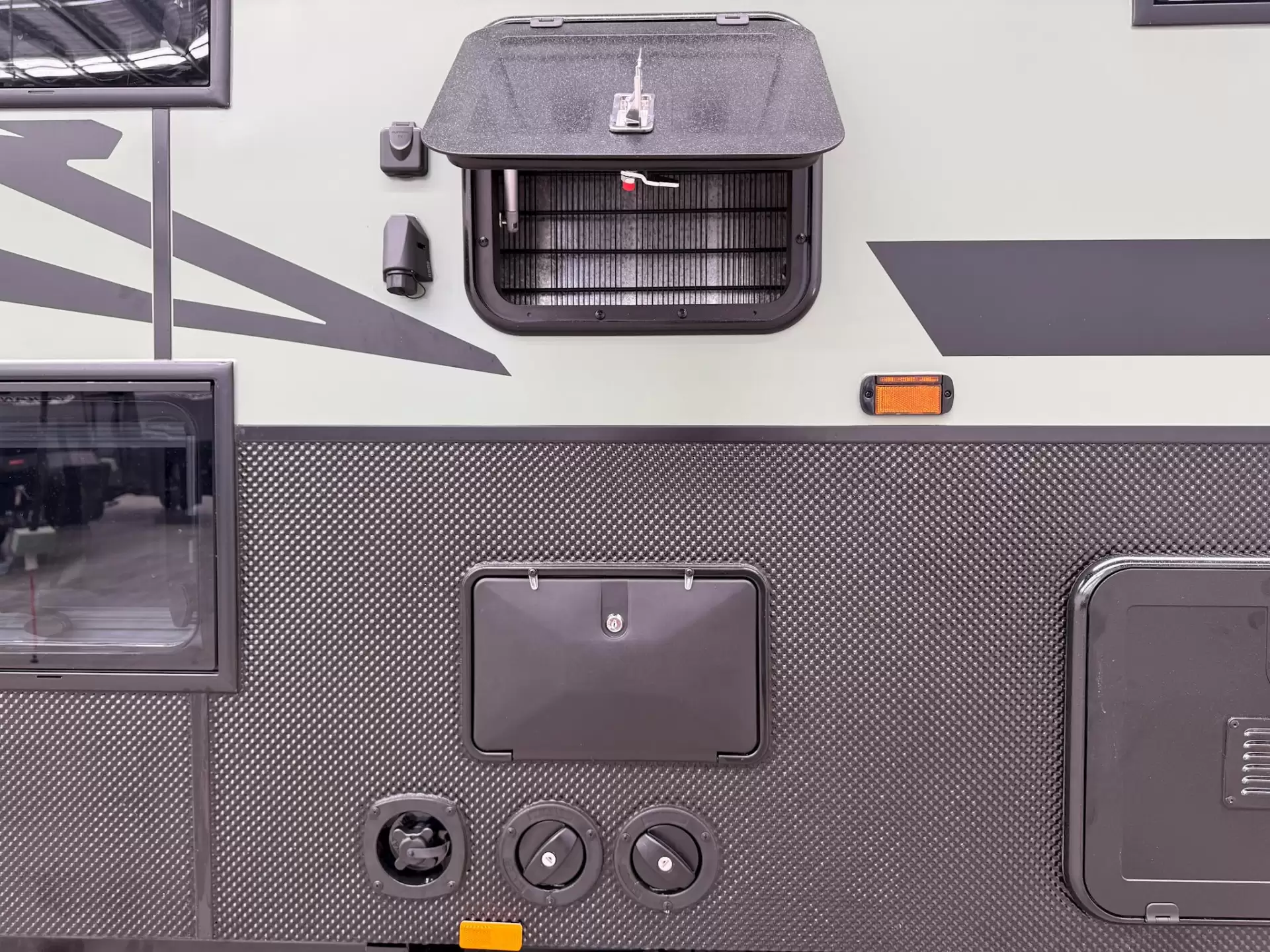 USED 2025 VACATIONER CARAVANS ROUGH RIDER