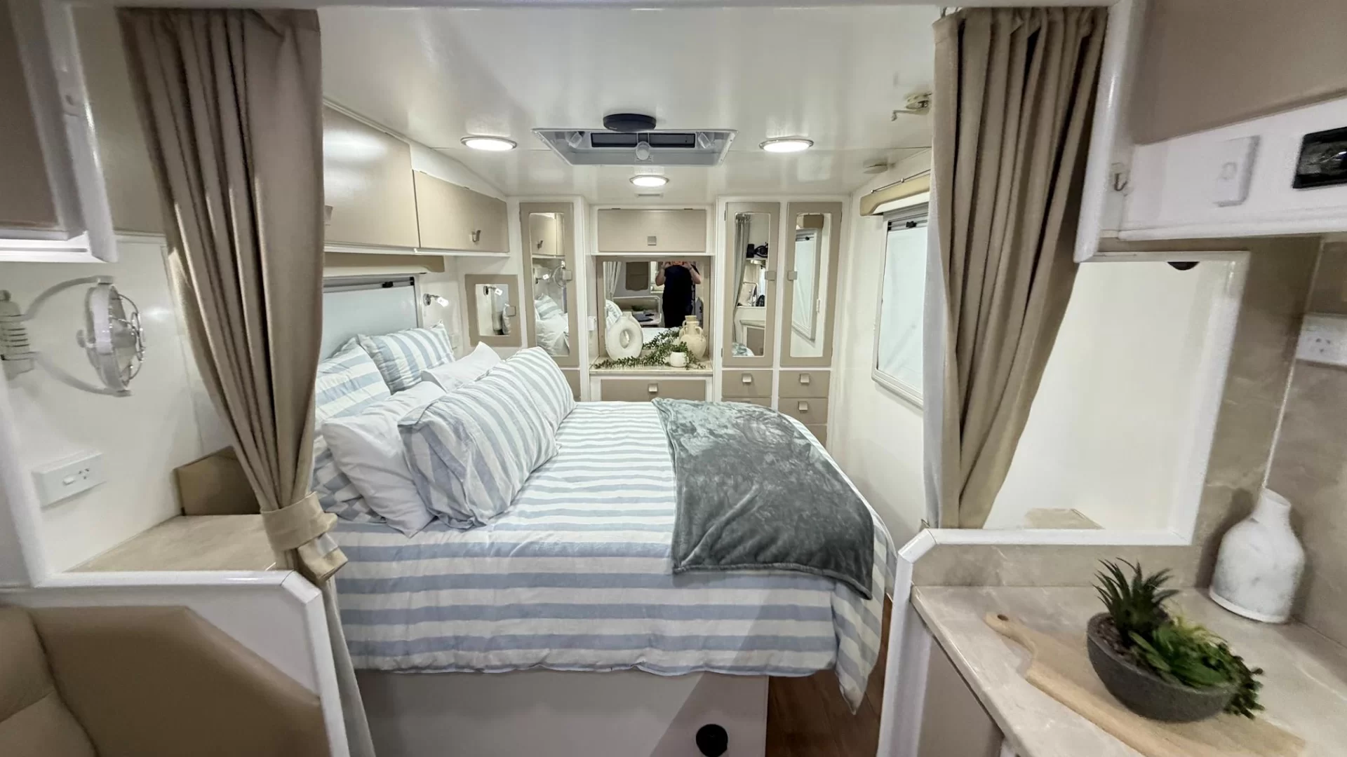 USED 2014 RETREAT MABEL caravan