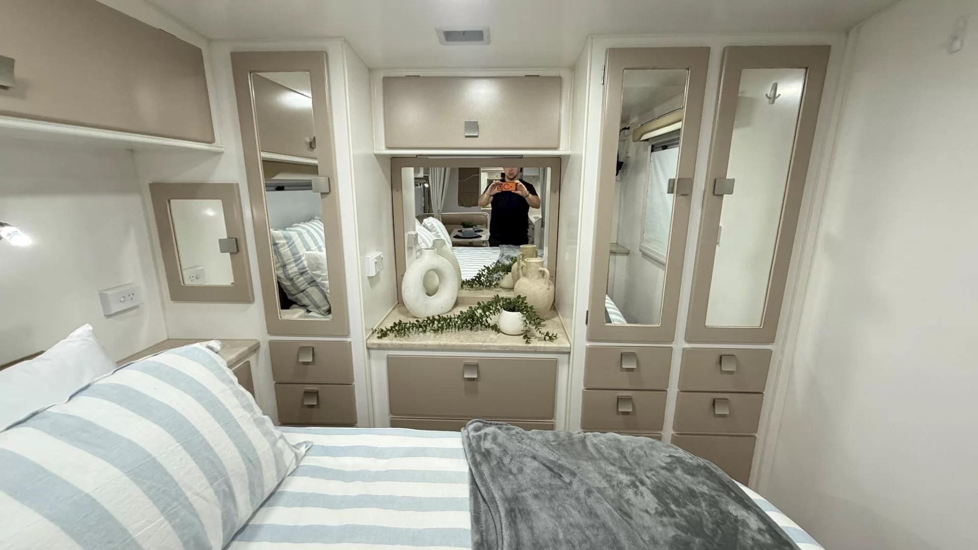 USED 2014 RETREAT MABEL caravan